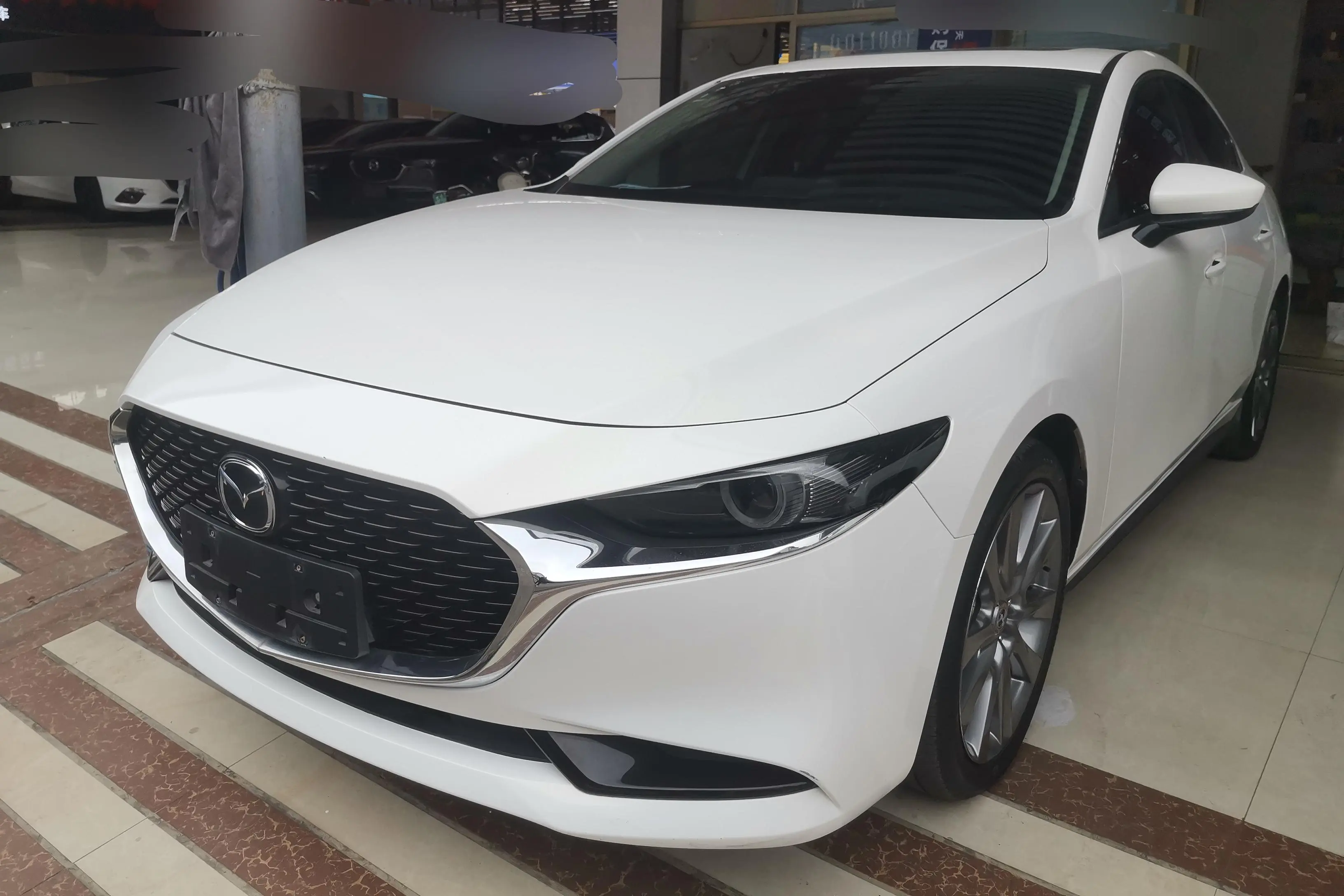 Mazda Axela (Mazda3)  из Китая