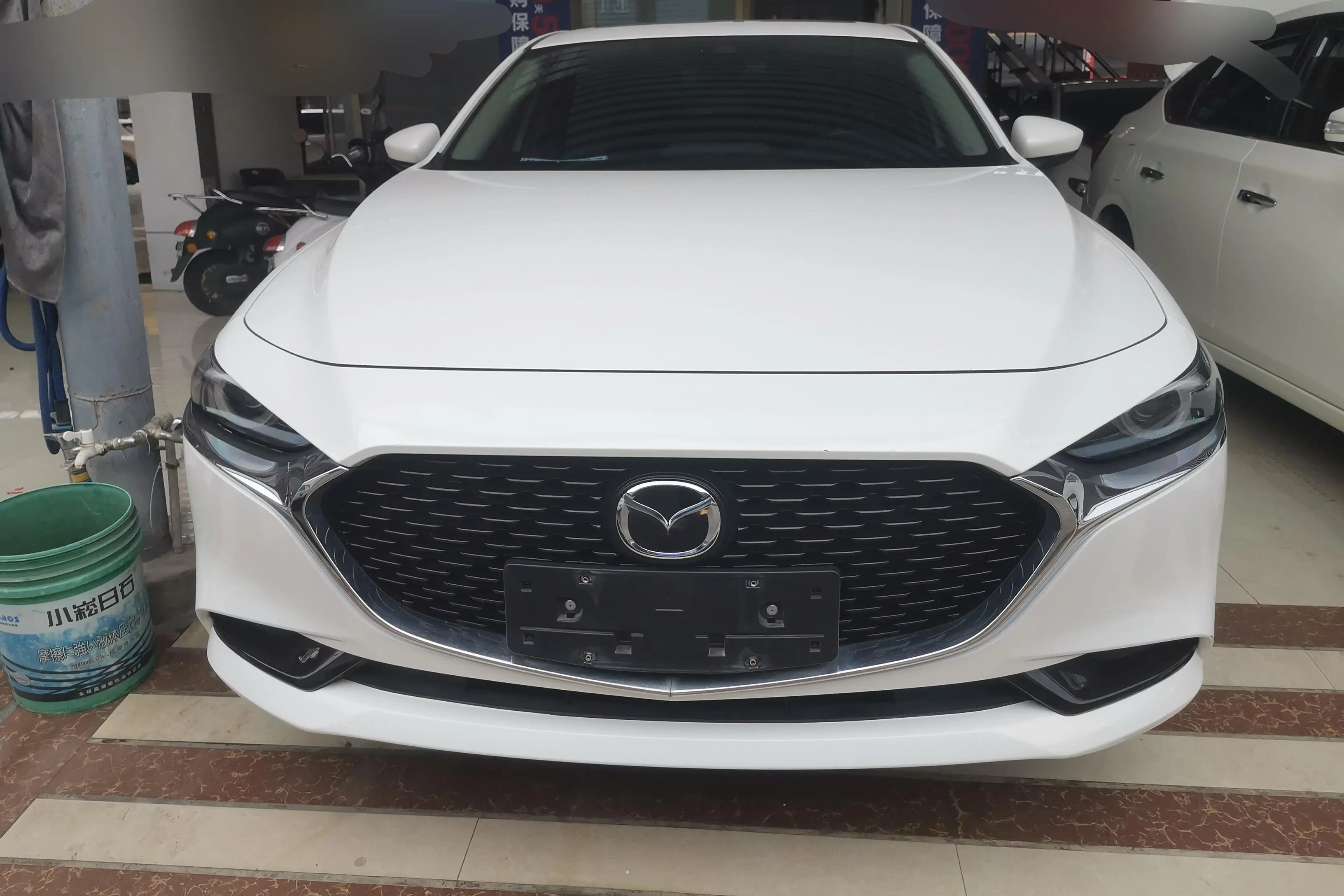 Mazda Axela (Mazda3)  из Китая