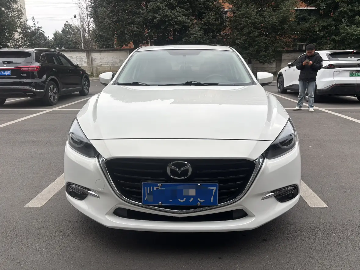 Mazda Axela (Mazda3)  из Китая