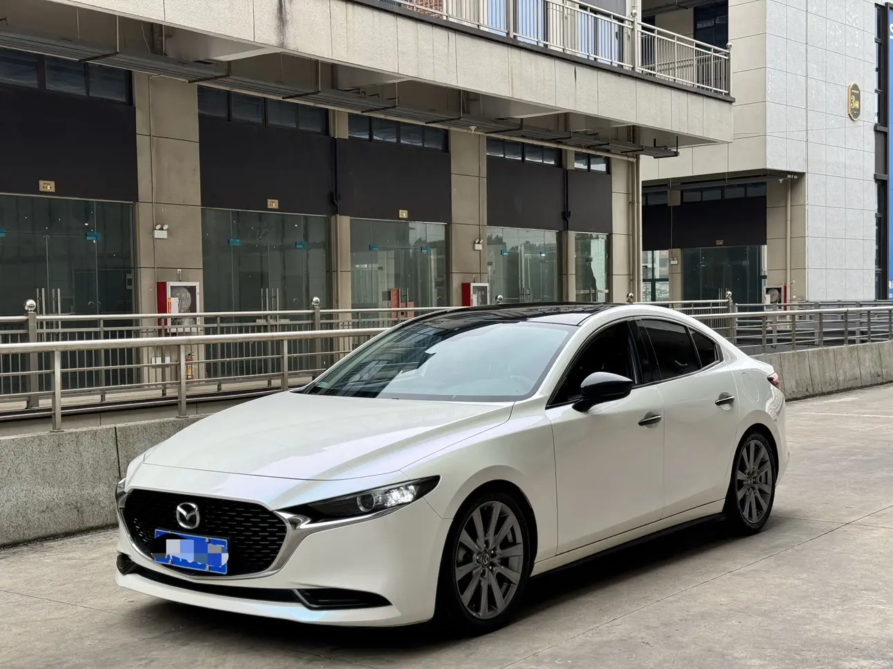 Mazda Axela (Mazda3)  из Китая