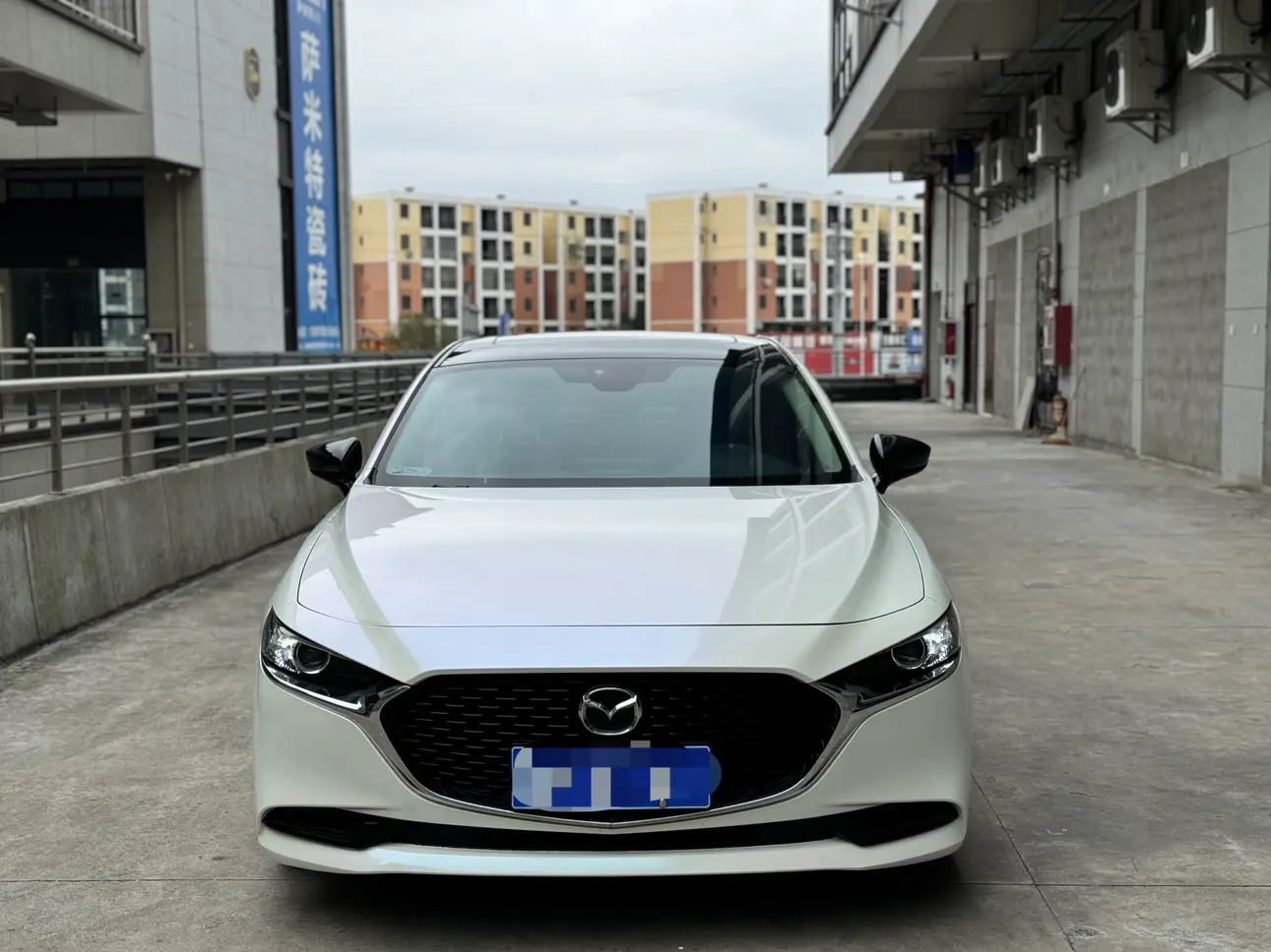 Mazda Axela (Mazda3)  из Китая