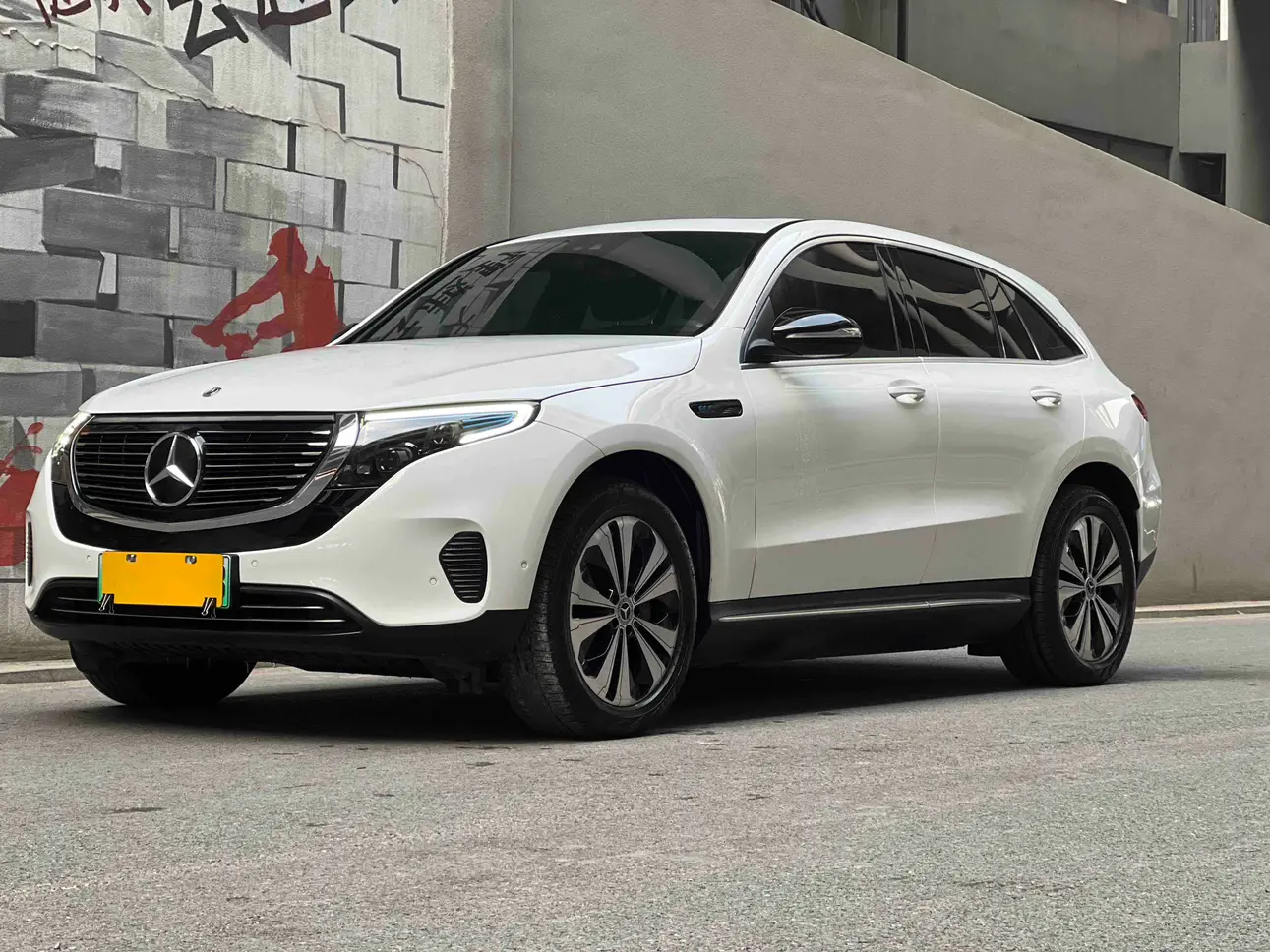 Mercedes-Benz EQC  из Китая