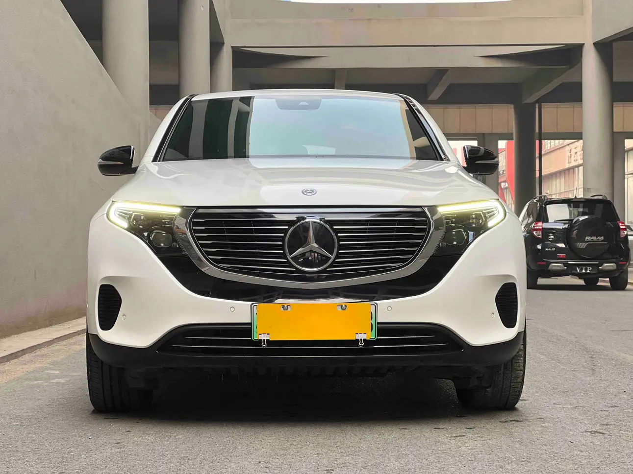 Mercedes-Benz EQC  из Китая