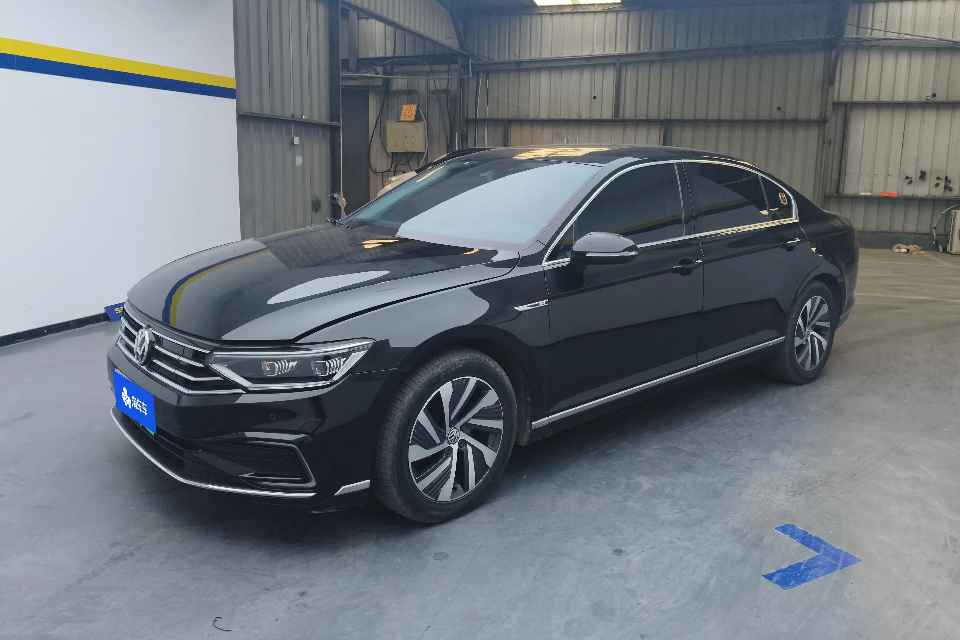 Volkswagen Magotan PHEV  из Китая