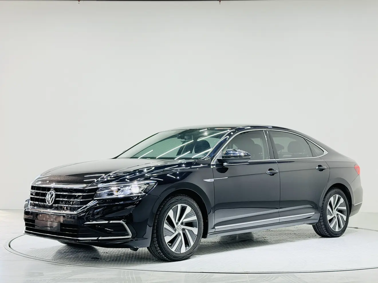 Volkswagen Passat PHEV  из Китая