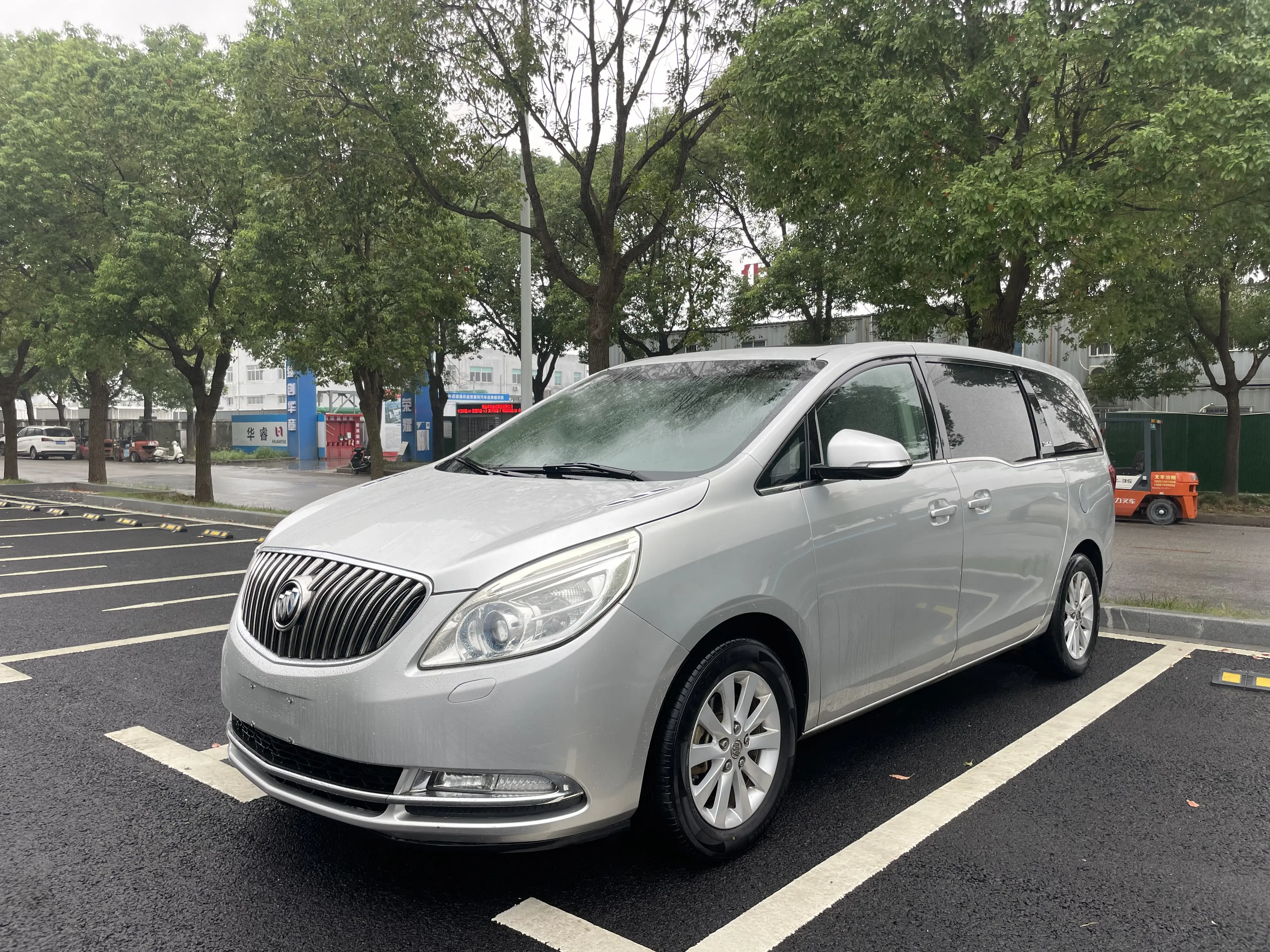 Buick GL8  из Китая