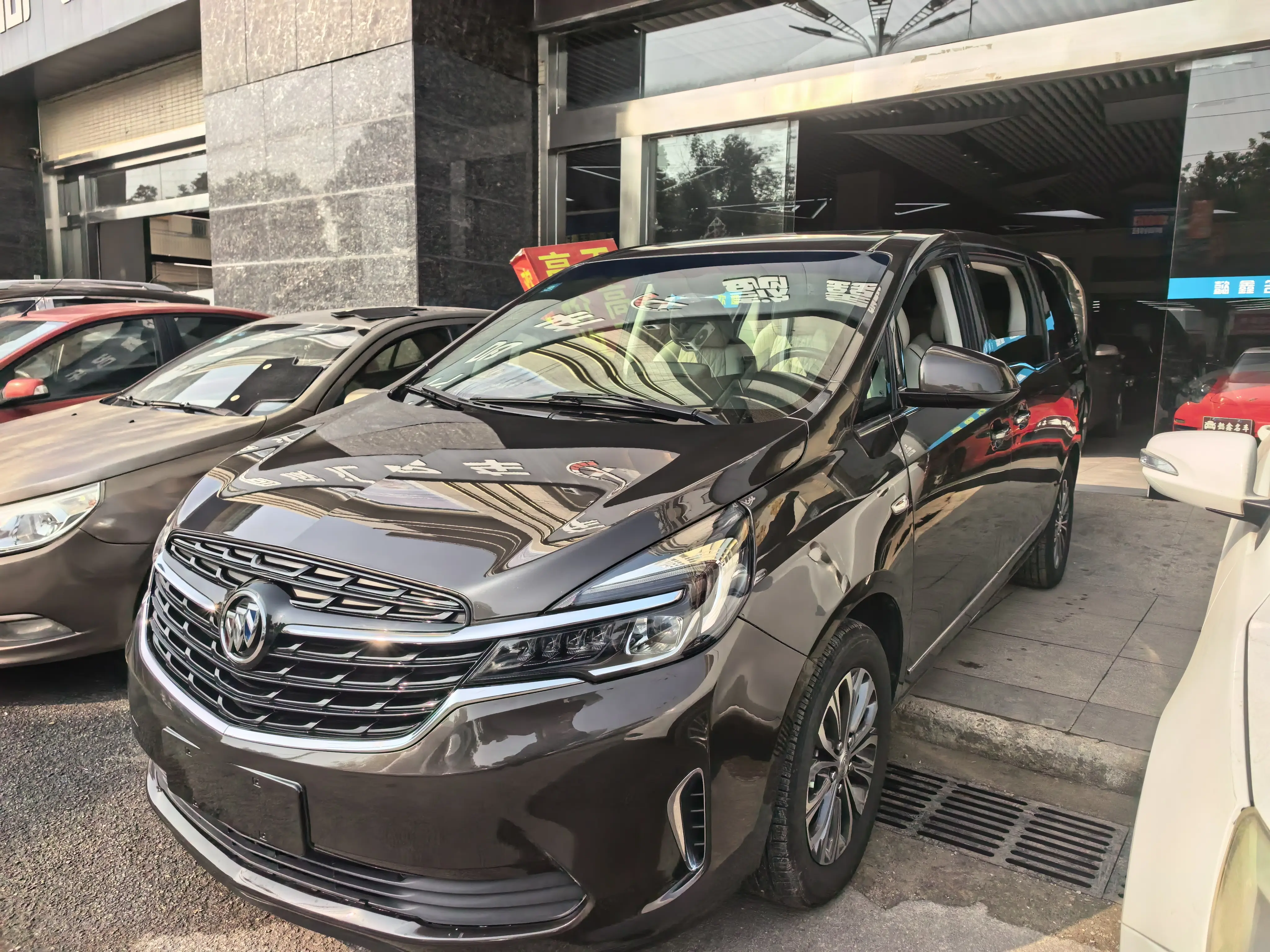 Buick GL8  из Китая