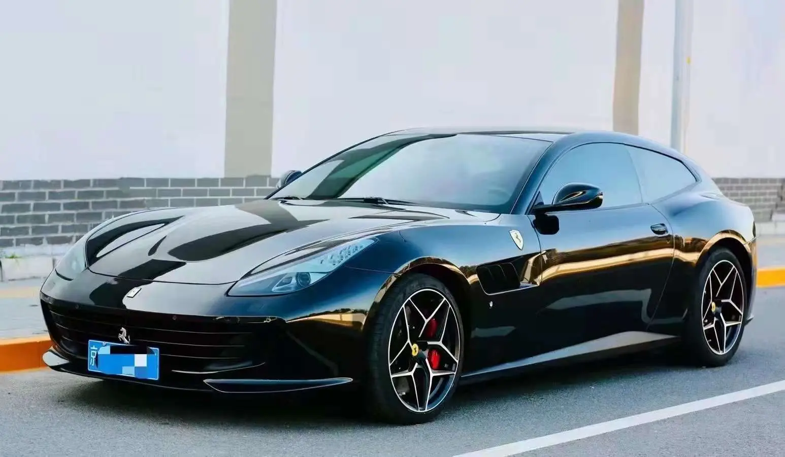 Ferrari GTC4Lusso  из Китая