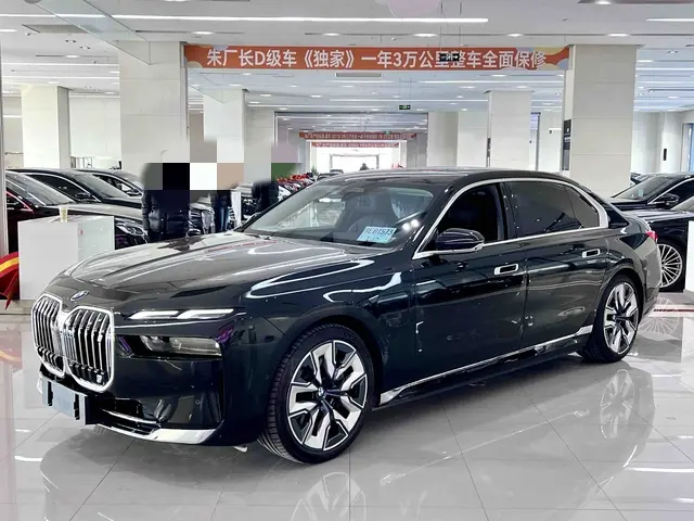 BMW i7  из Китая