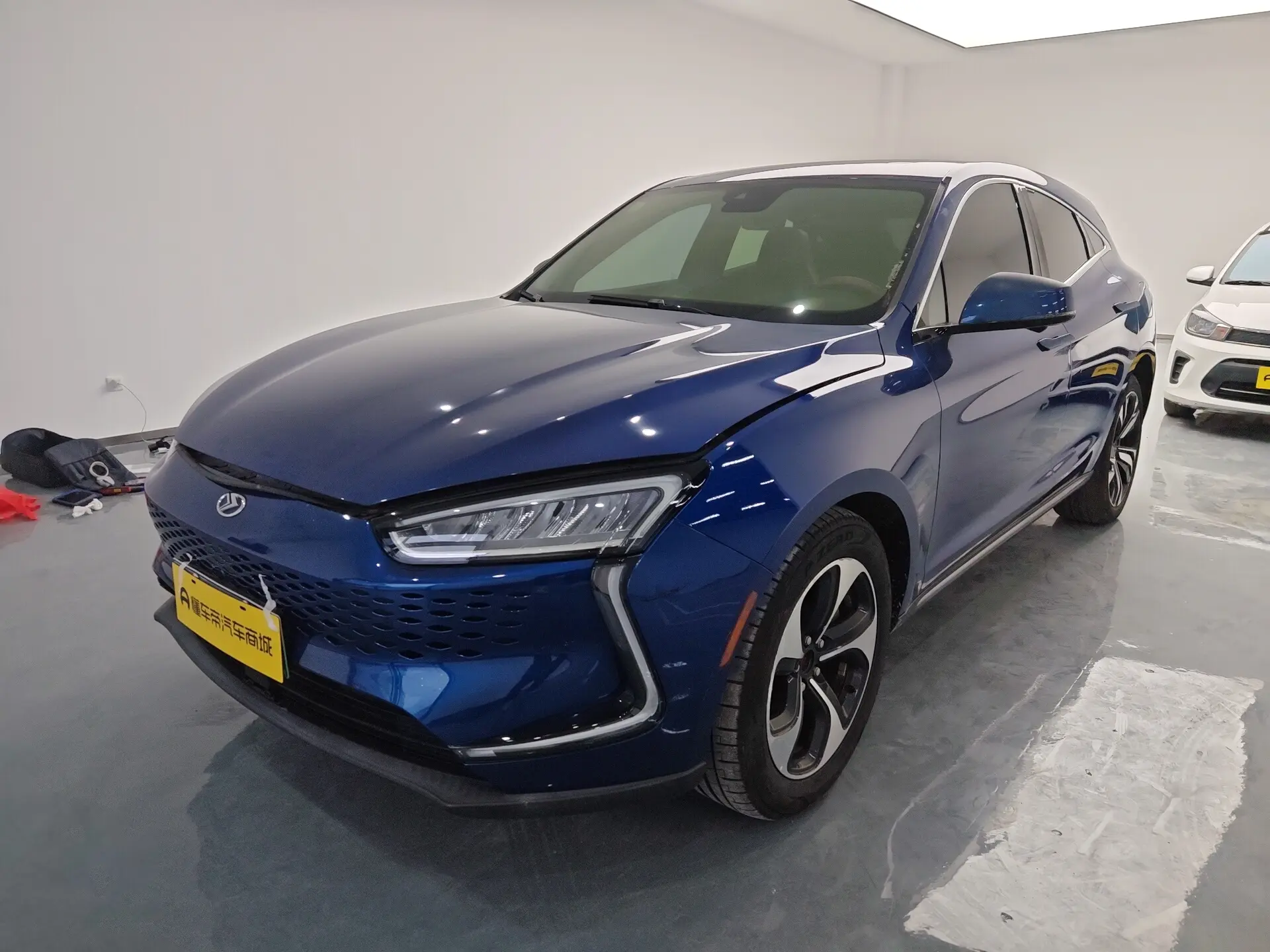 SERES Cyrus SF5  из Китая