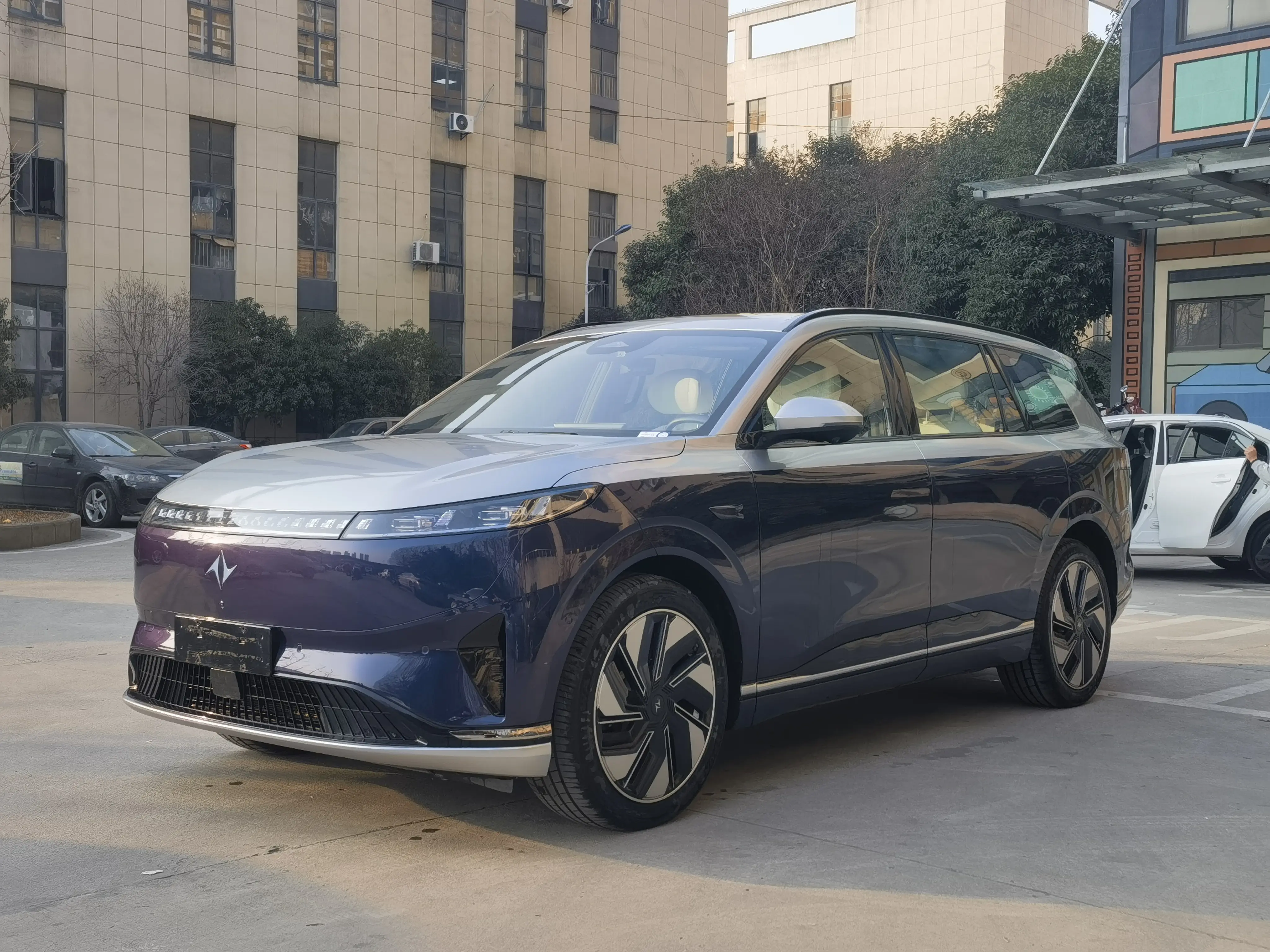 Dongfeng Eπ008  из Китая