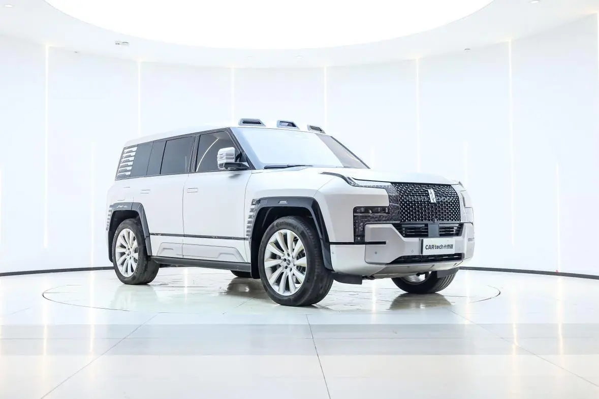 BYD Yangwang U8  из Китая