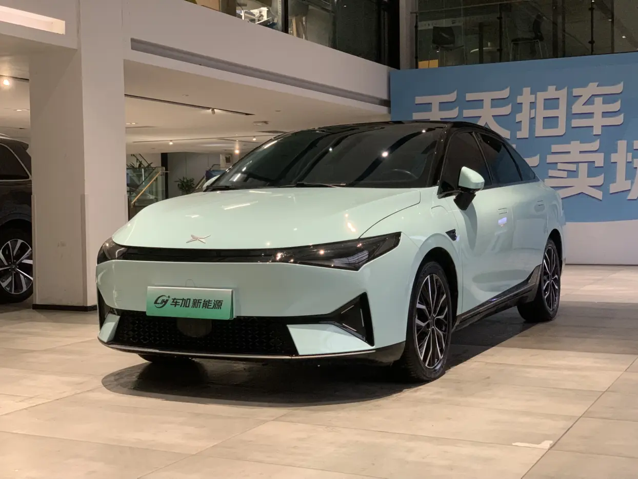 Xpeng P5  из Китая