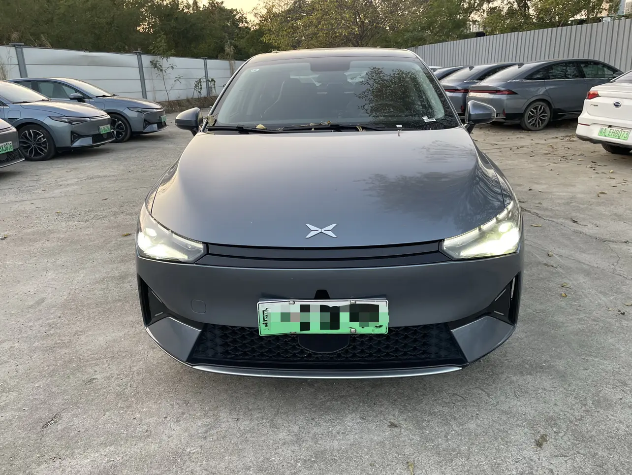 Xpeng P5  из Китая