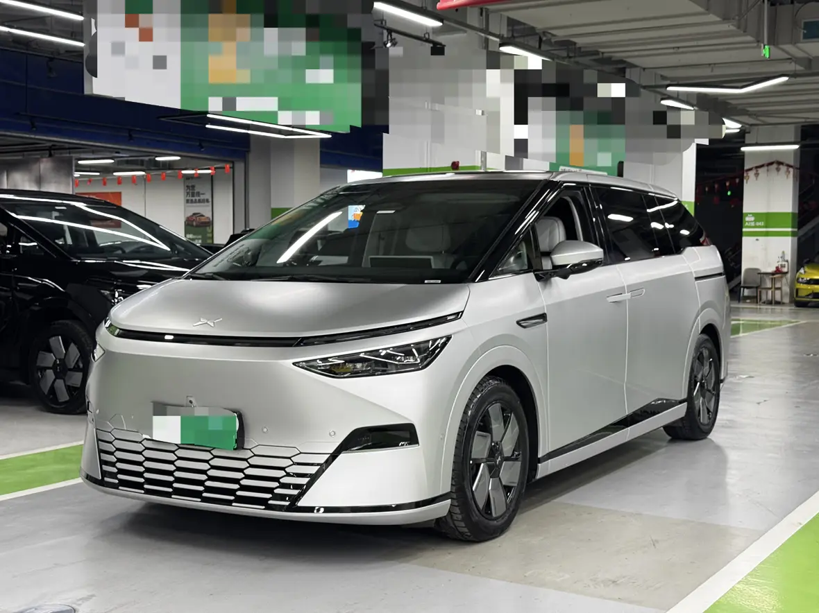 Xpeng X9  из Китая