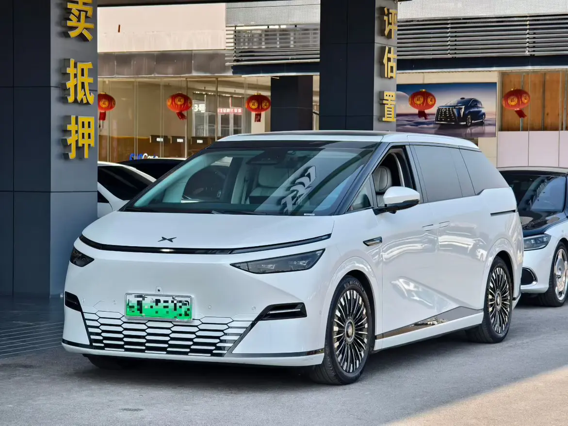 Xpeng X9  из Китая