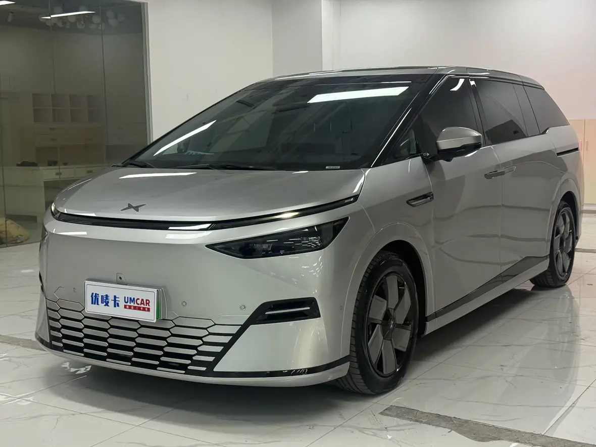 Xpeng X9  из Китая