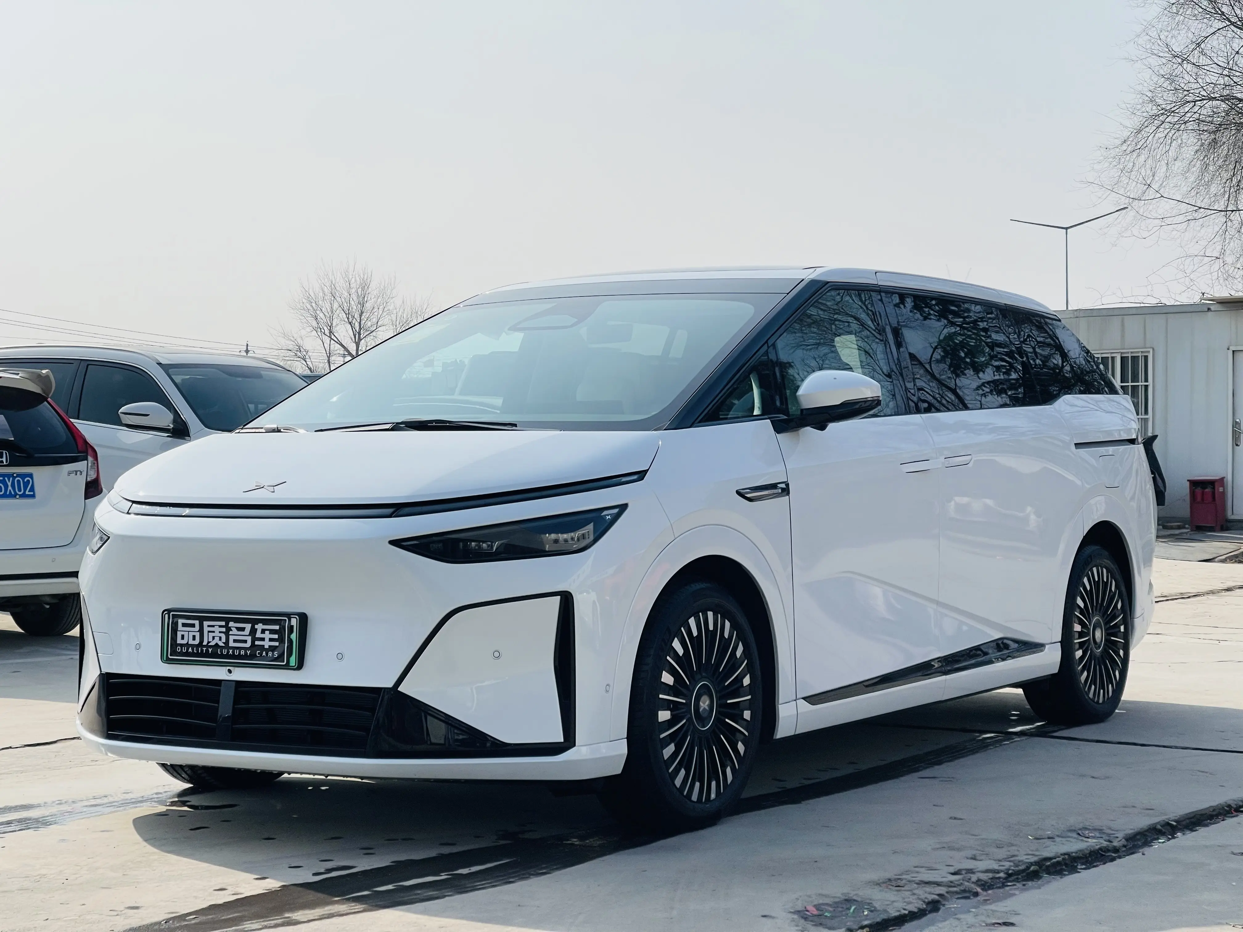 Xpeng X9  из Китая