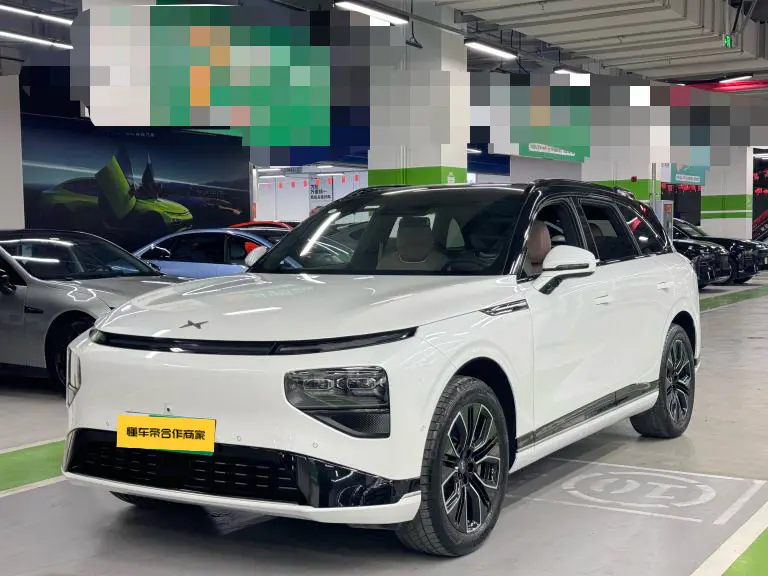 Xpeng G9  из Китая