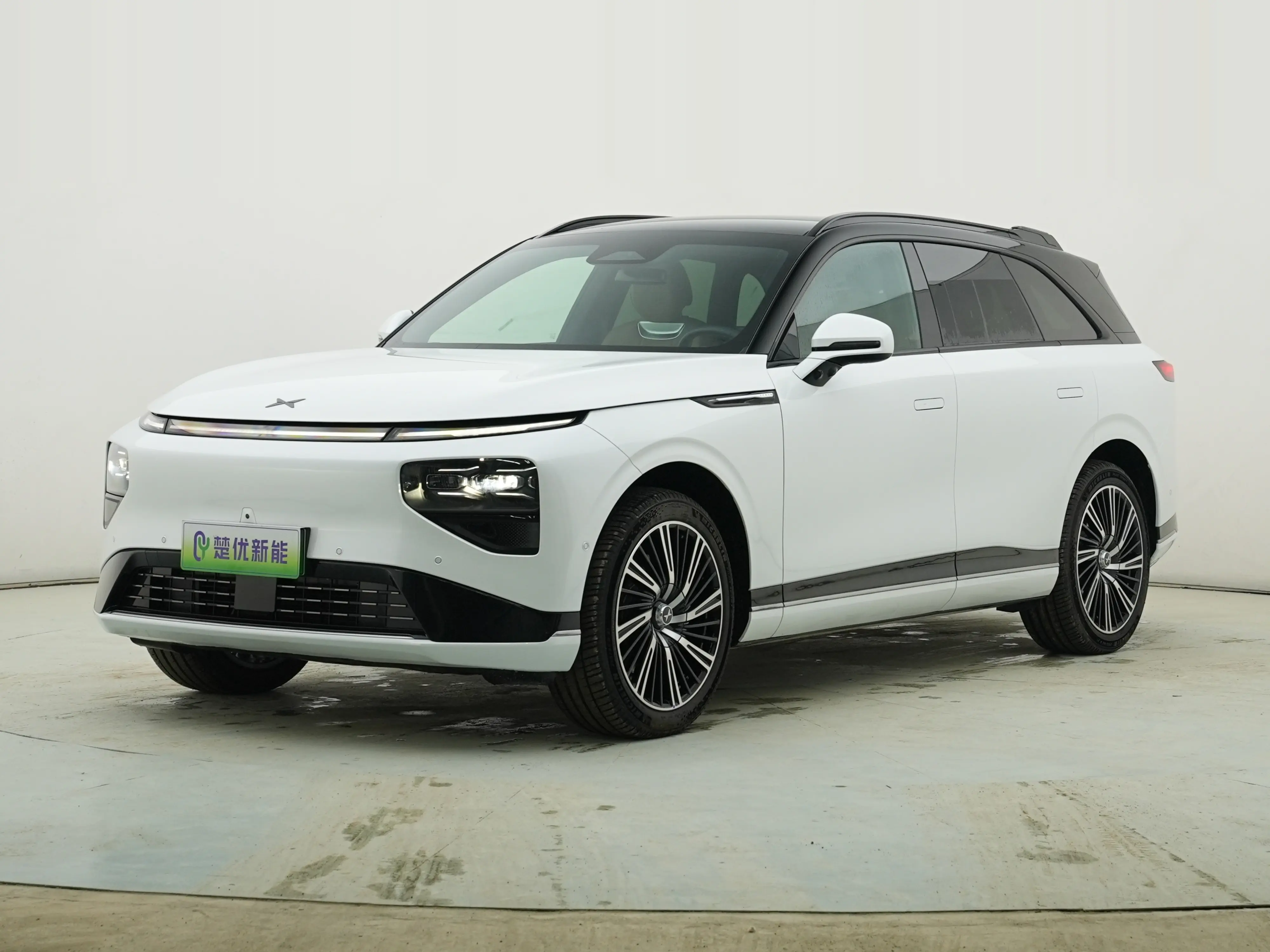 Xpeng G9  из Китая