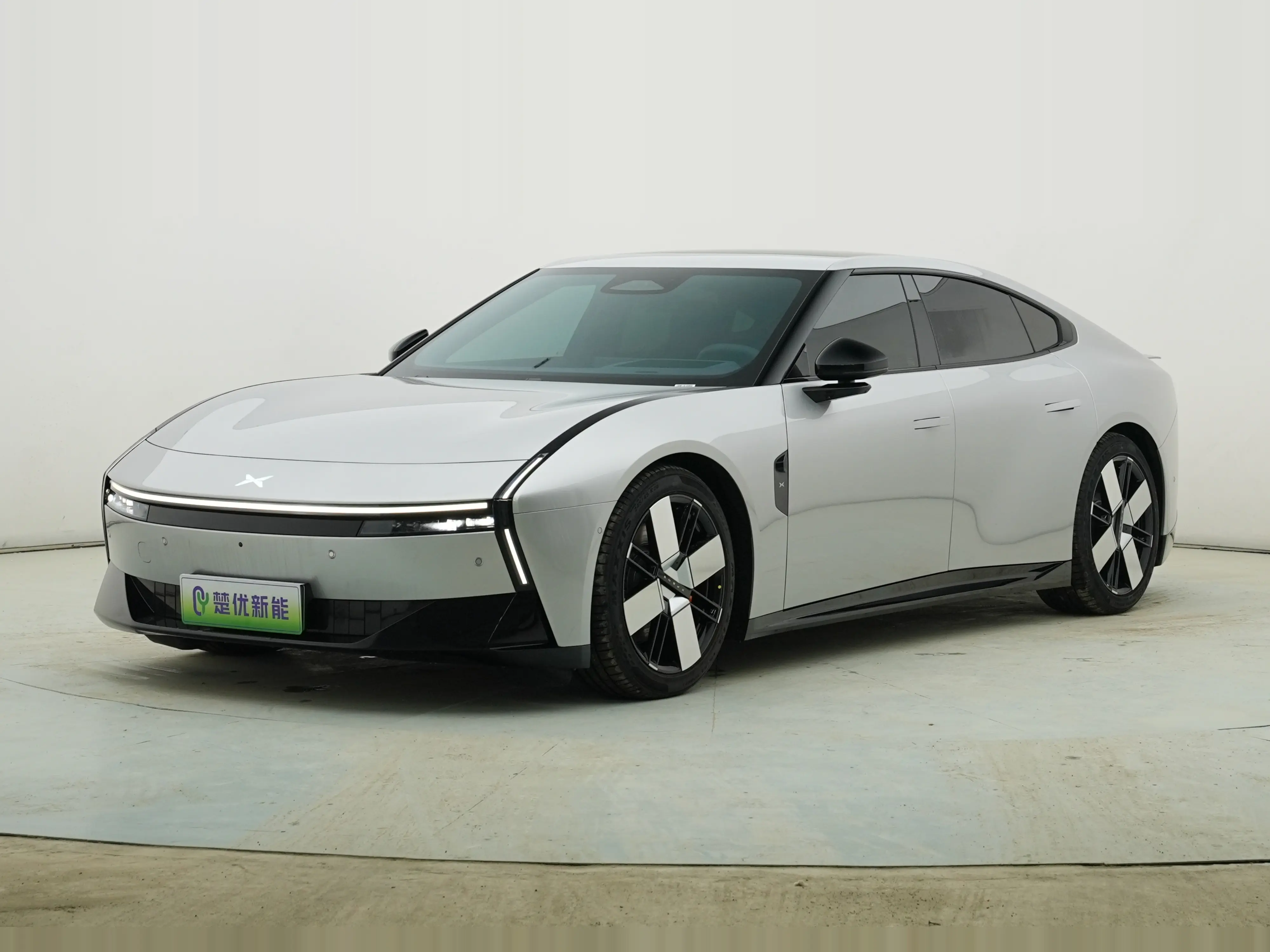 Xpeng P7  из Китая