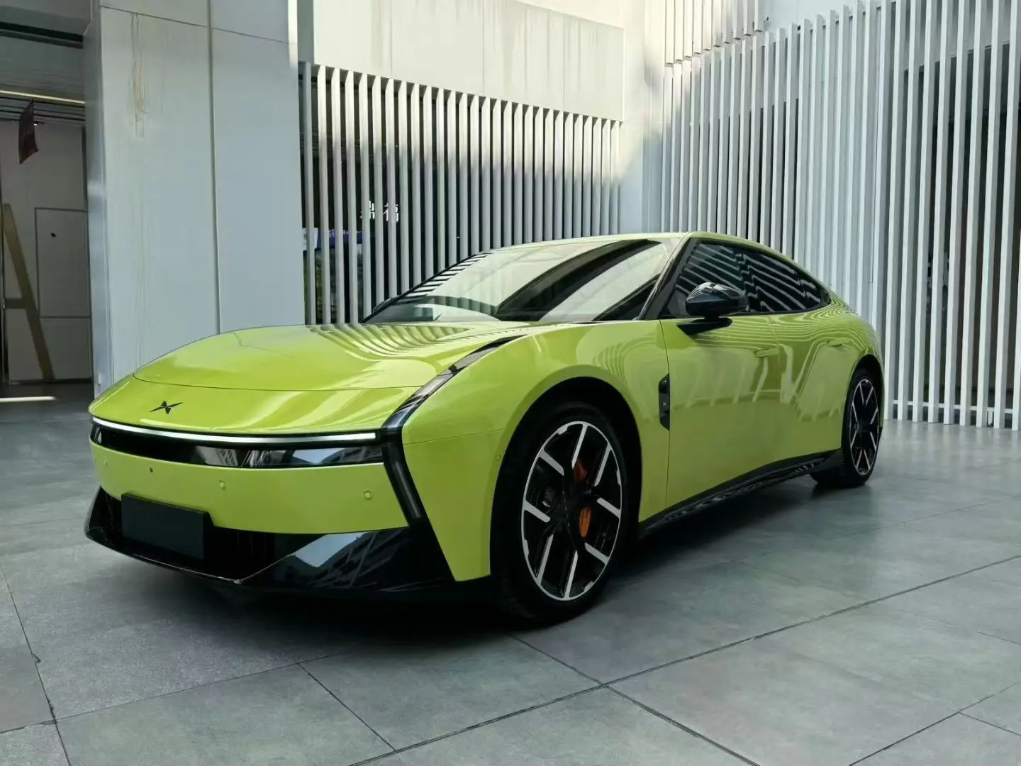 Xpeng P7  из Китая