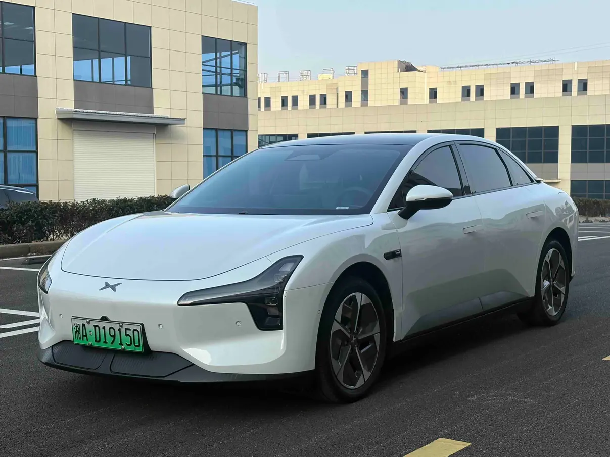 Xpeng Xiaopeng MONA M03  из Китая