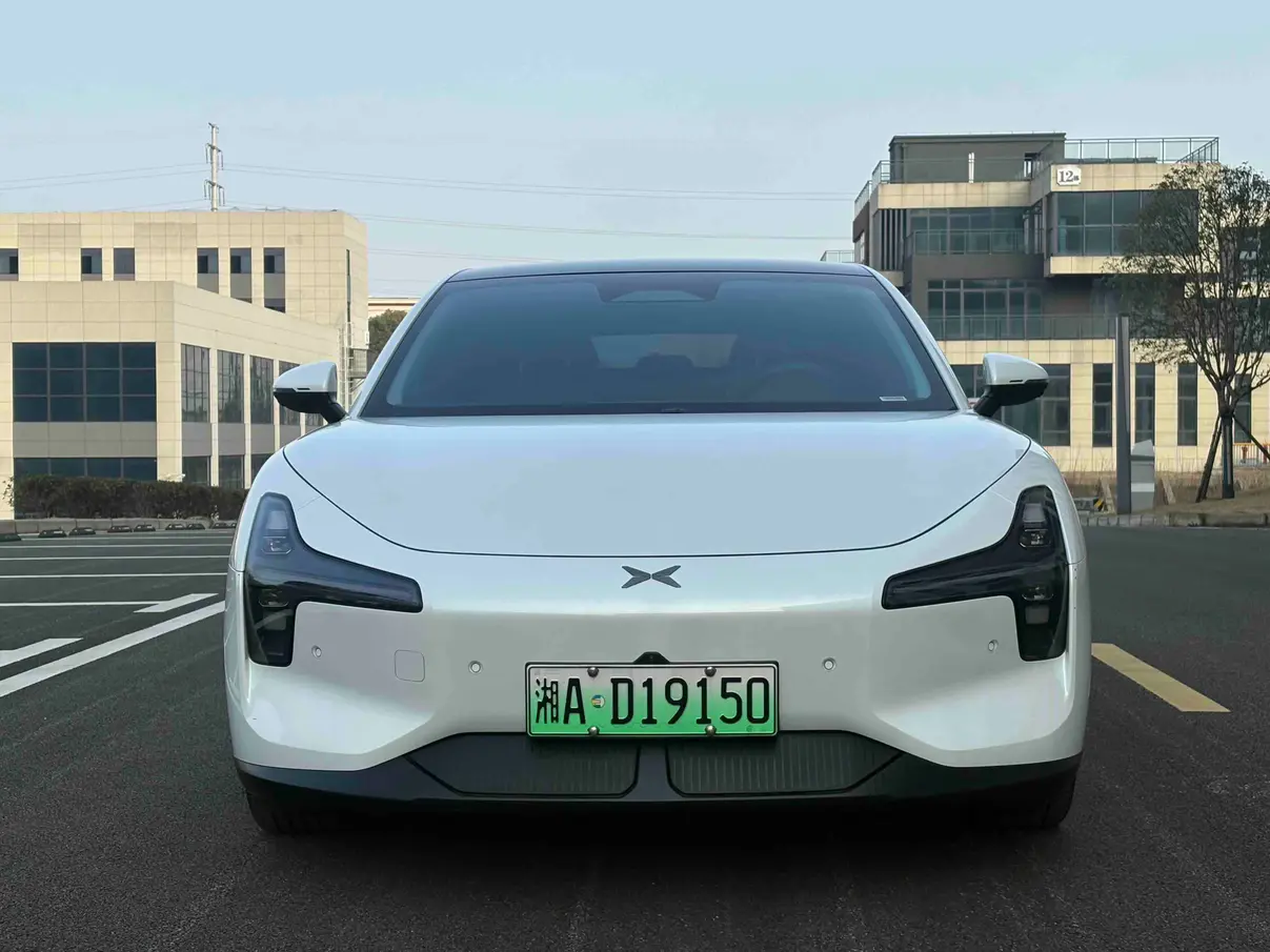 Xpeng Xiaopeng MONA M03  из Китая