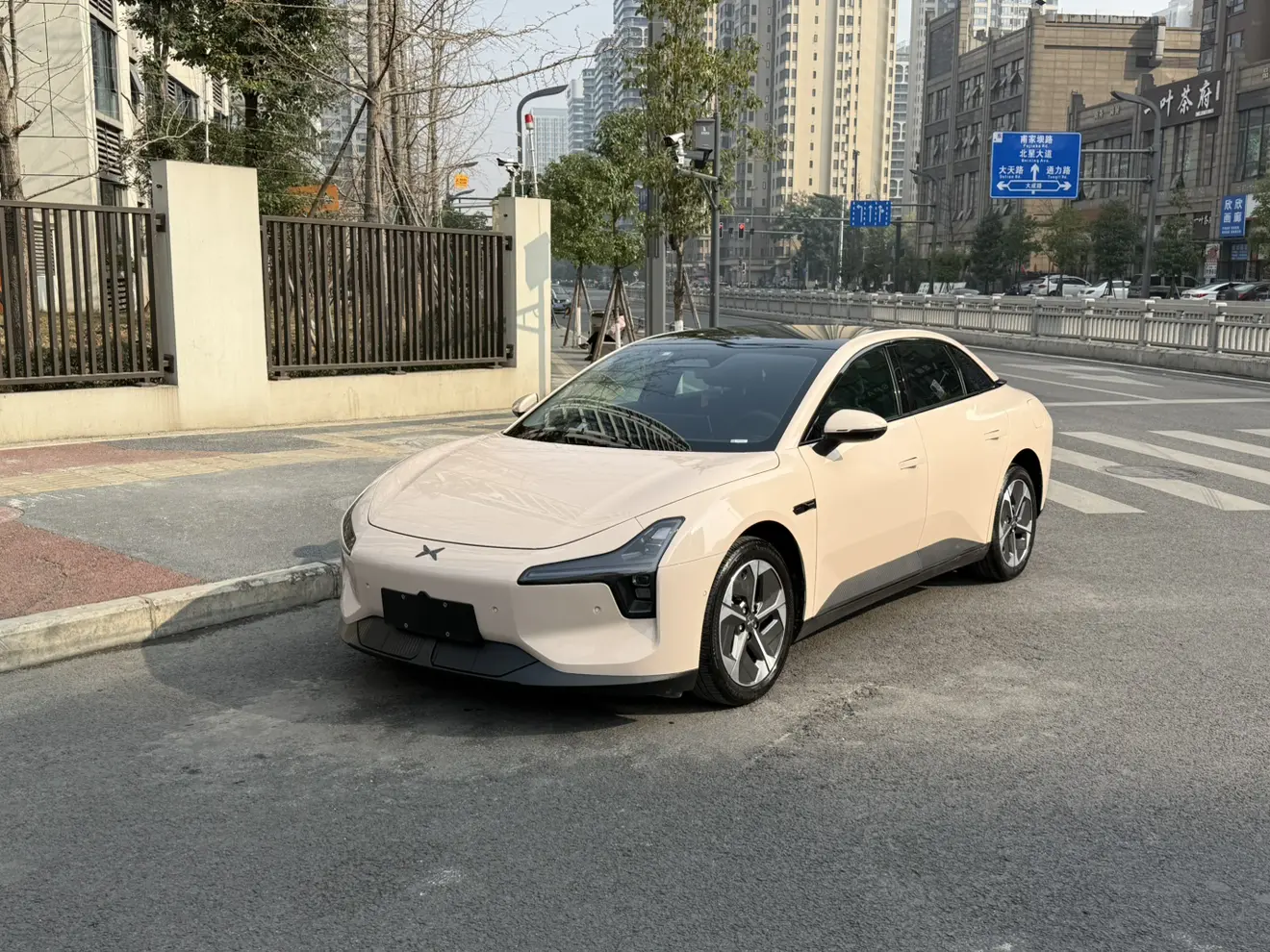 Xpeng Xiaopeng MONA M03  из Китая