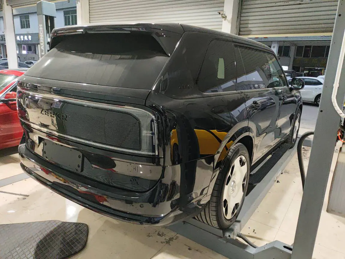 ZEEKR 9X  из Китая