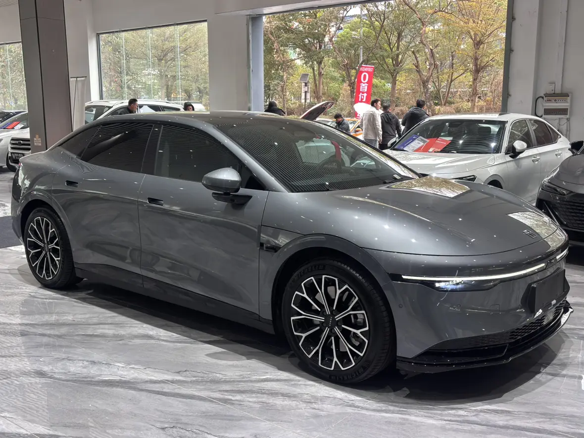 ZEEKR 007  из Китая