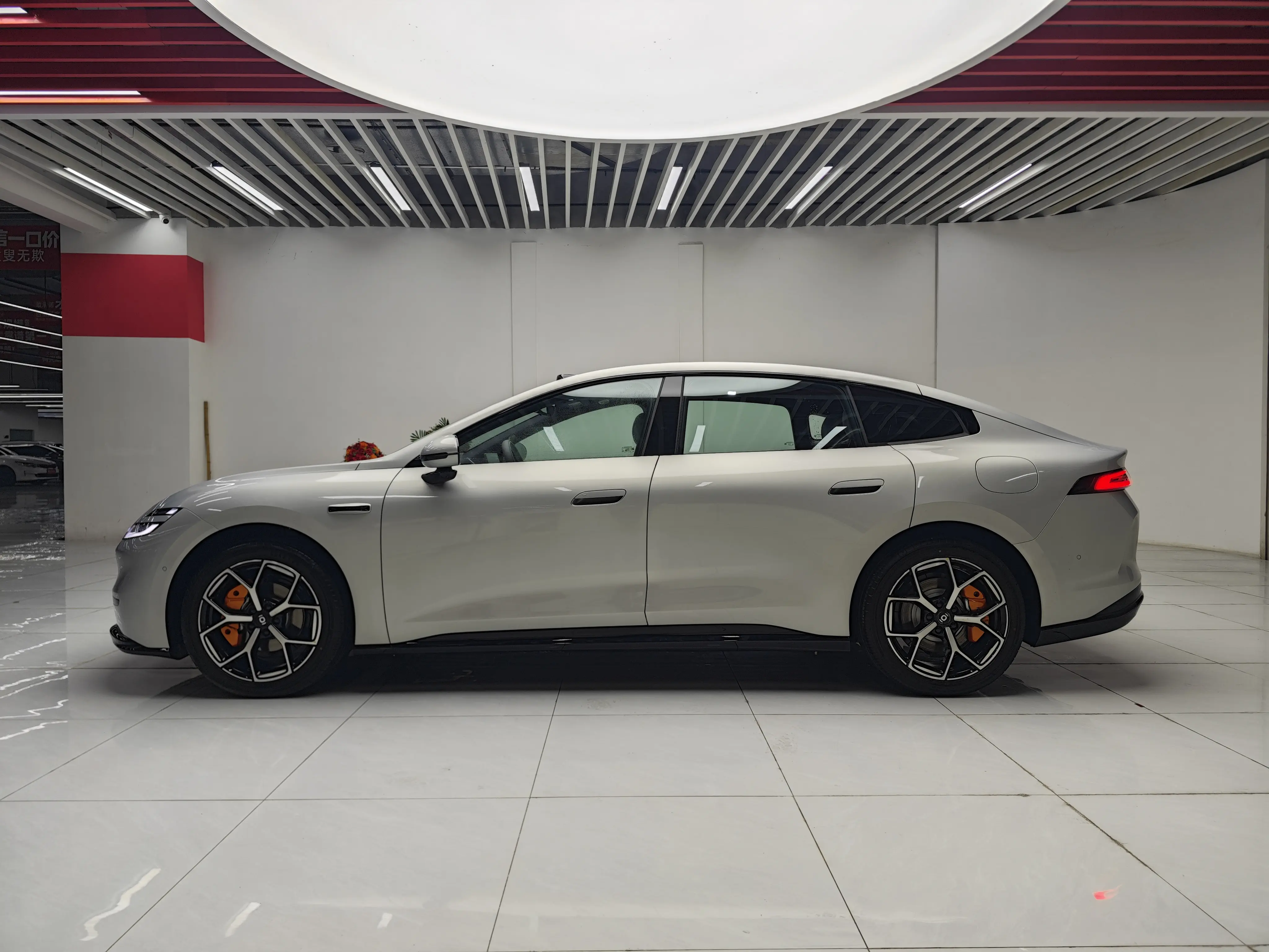 Changan Qiyuan A06  из Китая