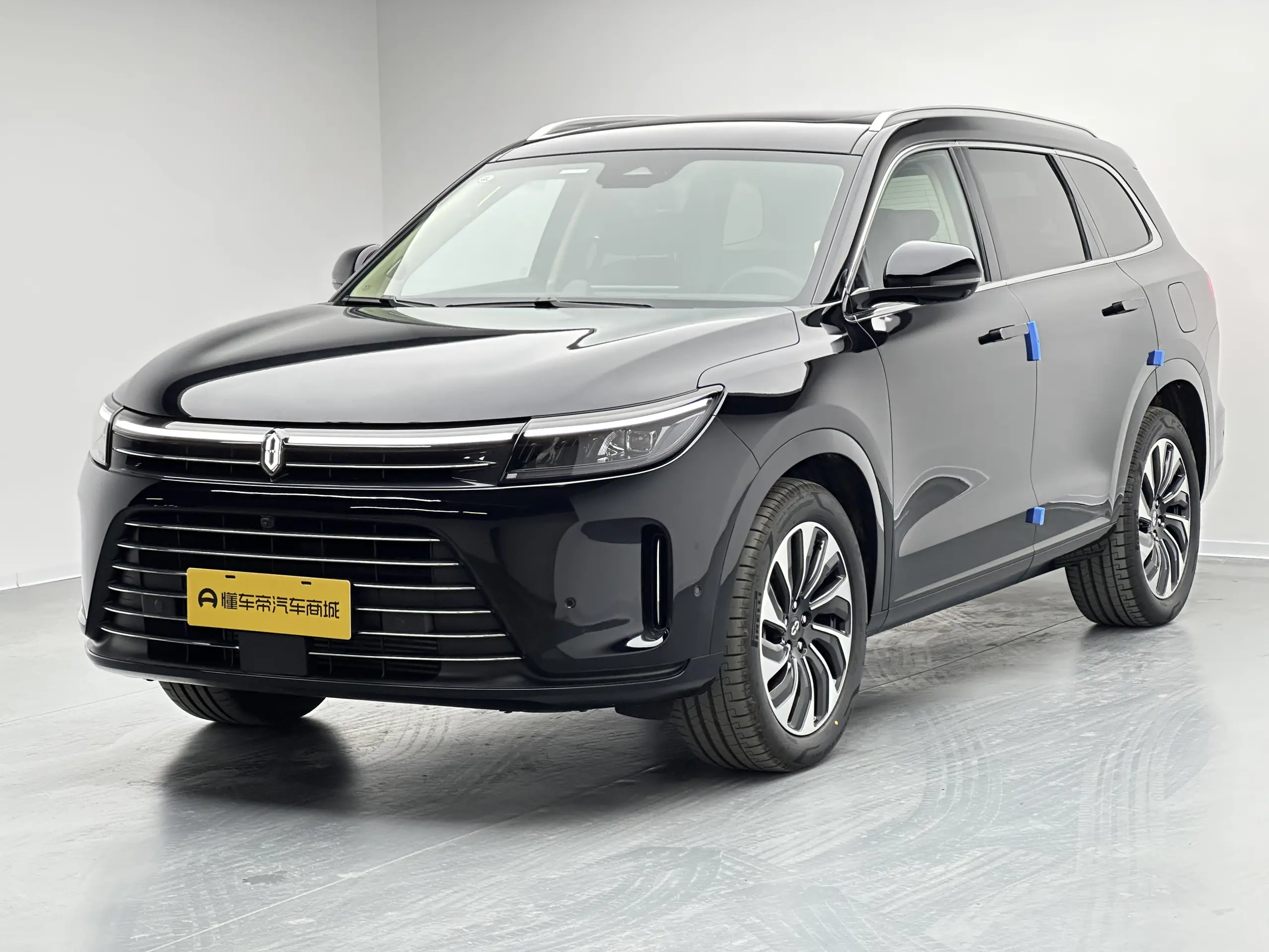 AITO M7 (Wenjie M7)  из Китая