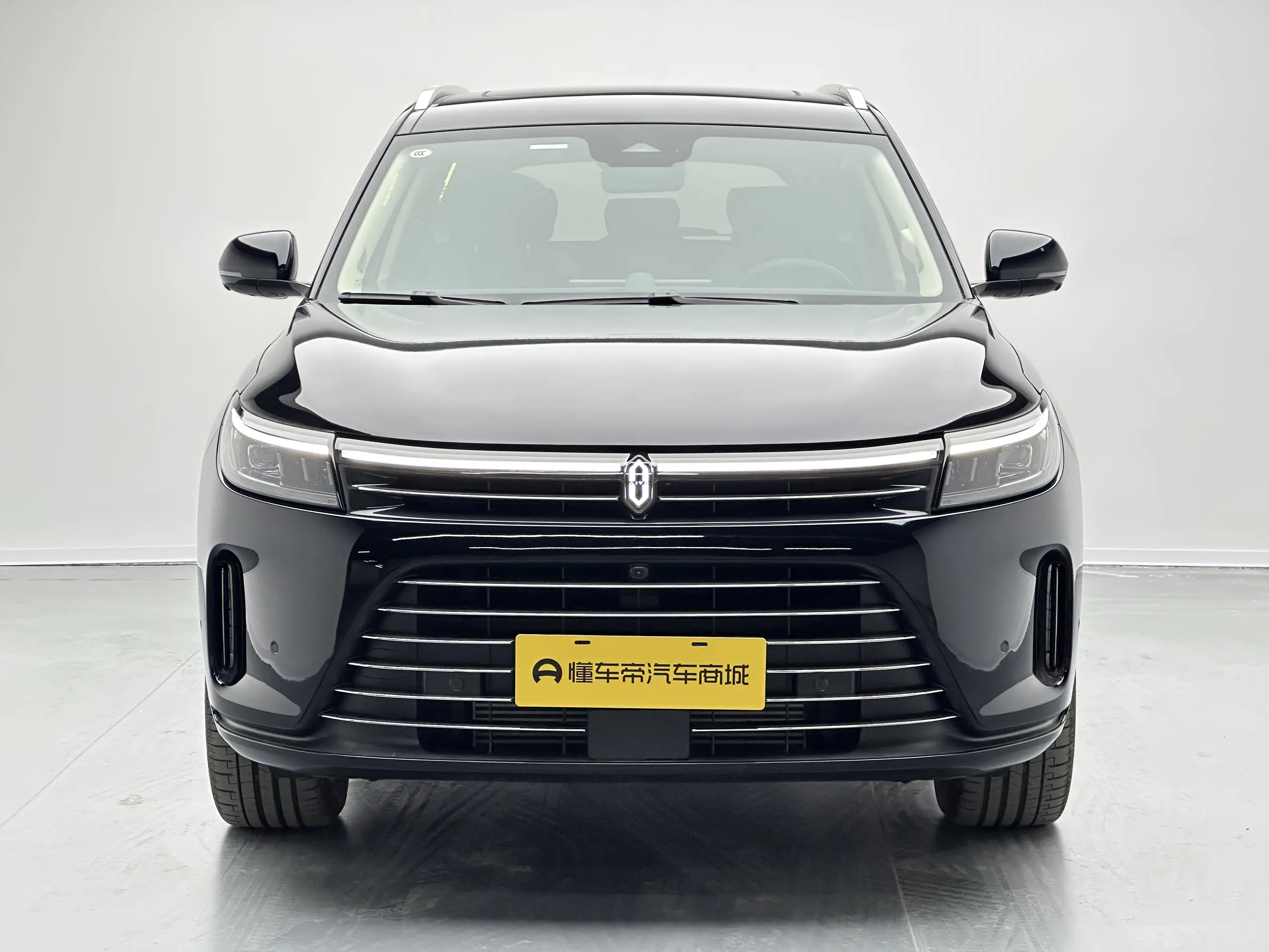 AITO M7 (Wenjie M7)  из Китая