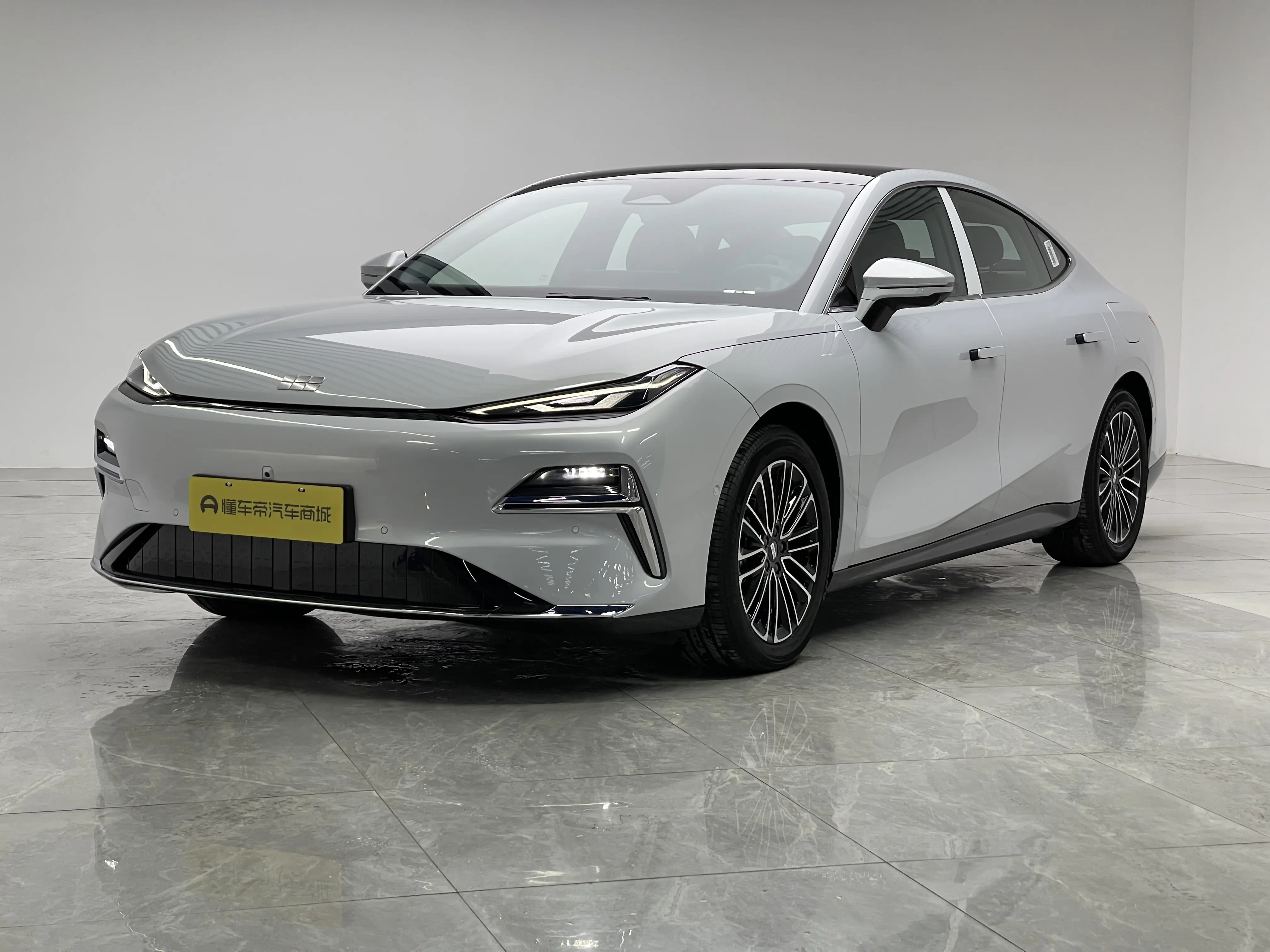 Geely Galaxy Star 8 PHEV  из Китая