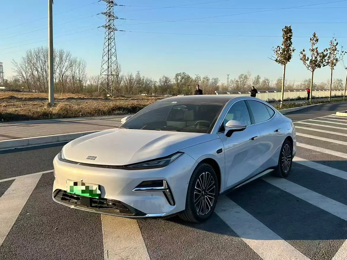 Geely Galaxy Star 8 PHEV  из Китая