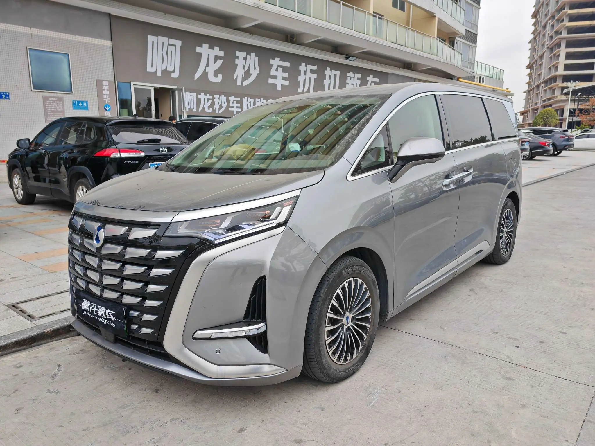 Denza D9 DM  из Китая