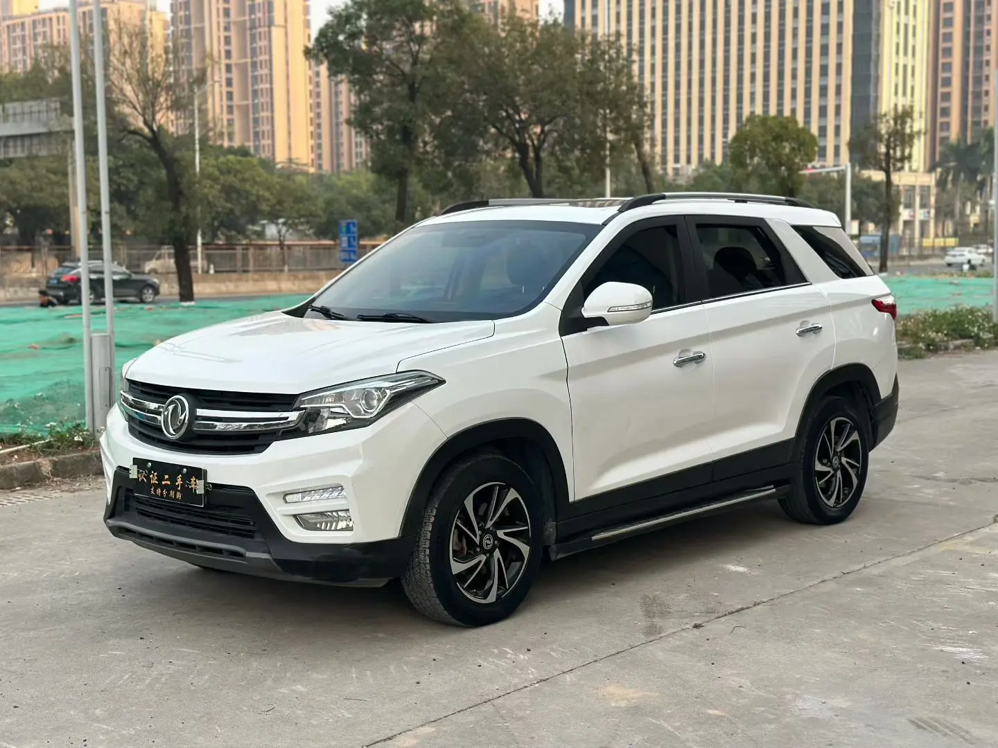 Dongfeng Scenery S560  из Китая