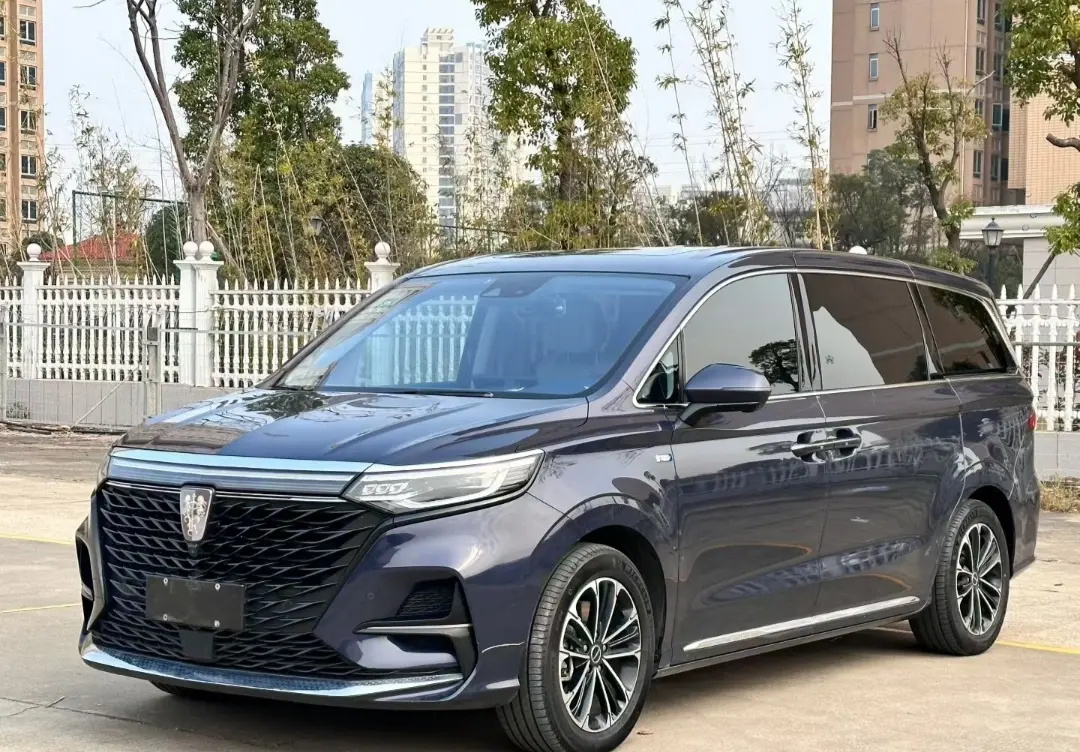 Roewe iMAX8  из Китая