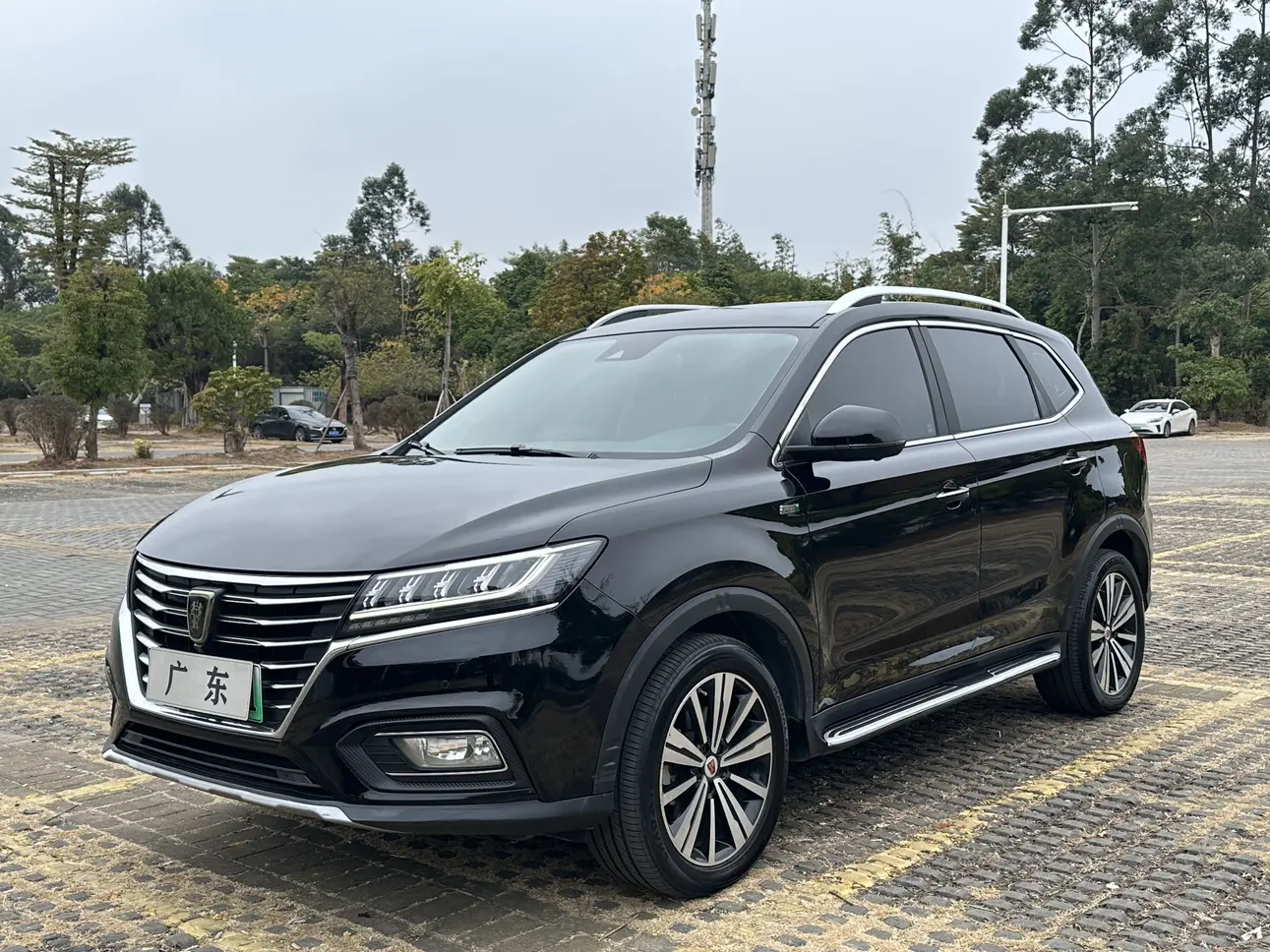 Roewe eRX5  из Китая