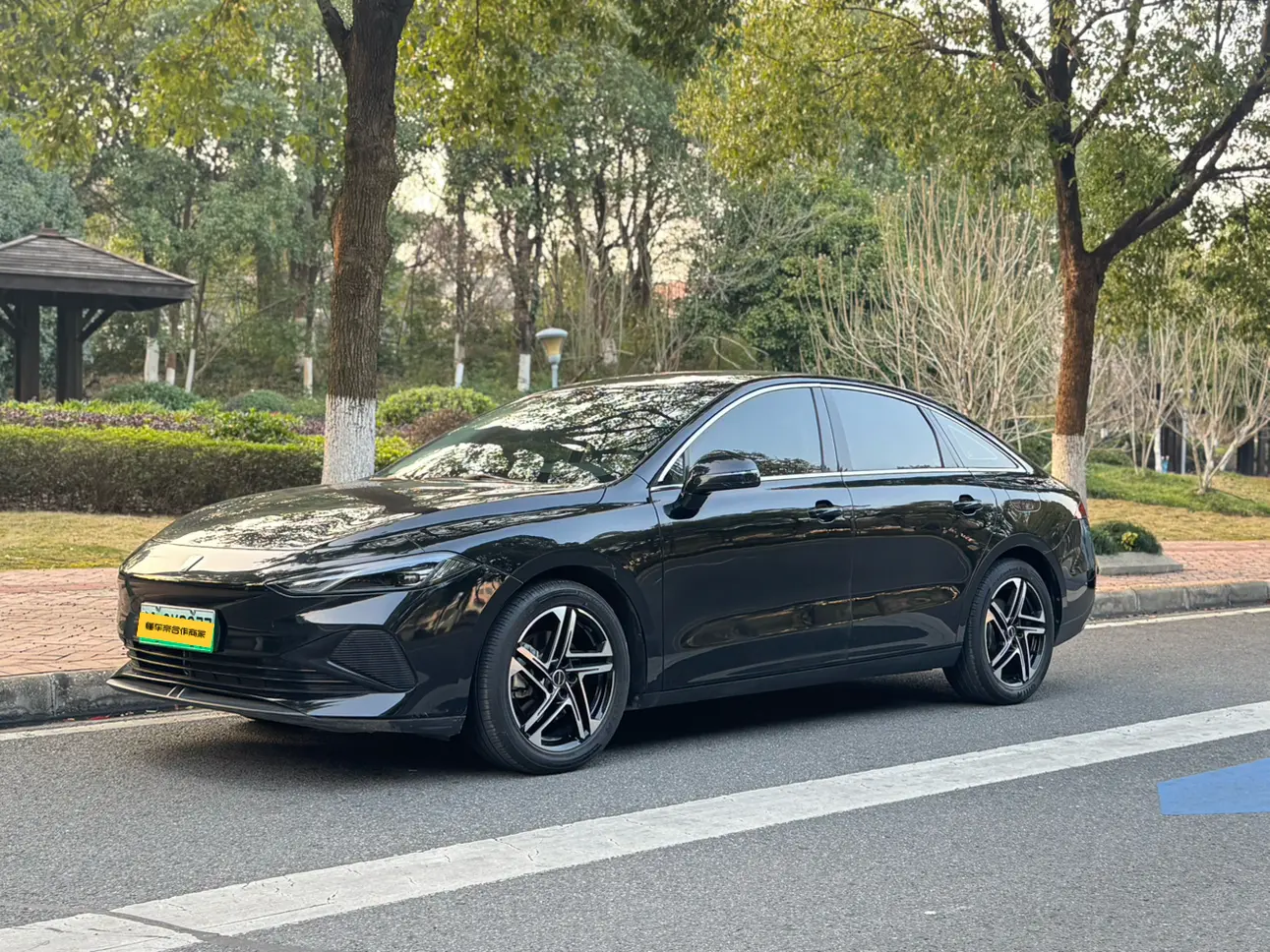 Roewe D7 DMH  из Китая