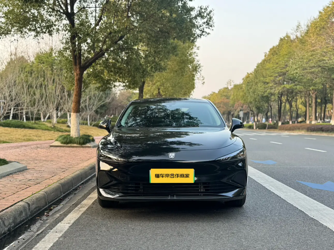 Roewe D7 DMH  из Китая