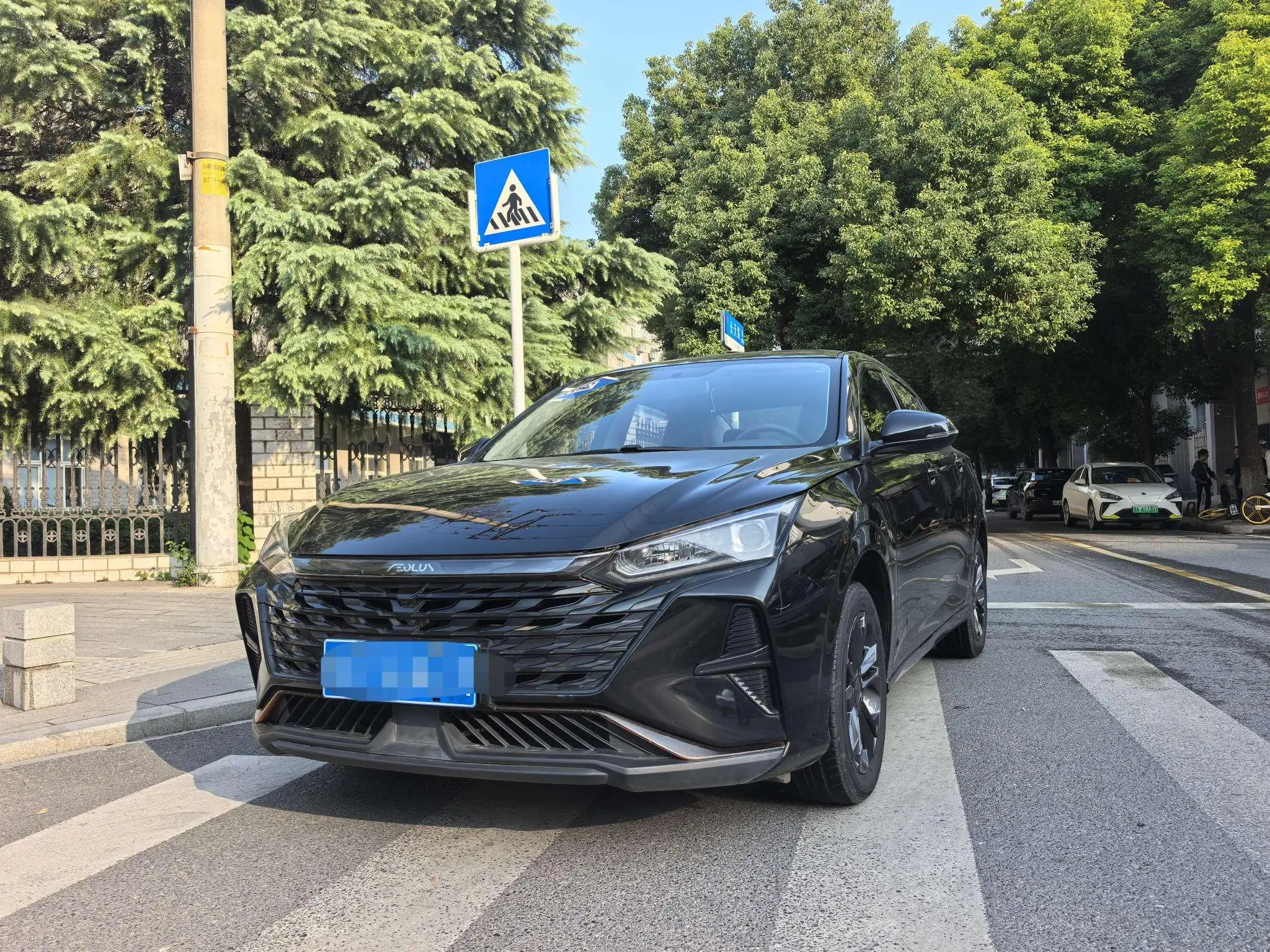 Dongfeng Yixuan  из Китая