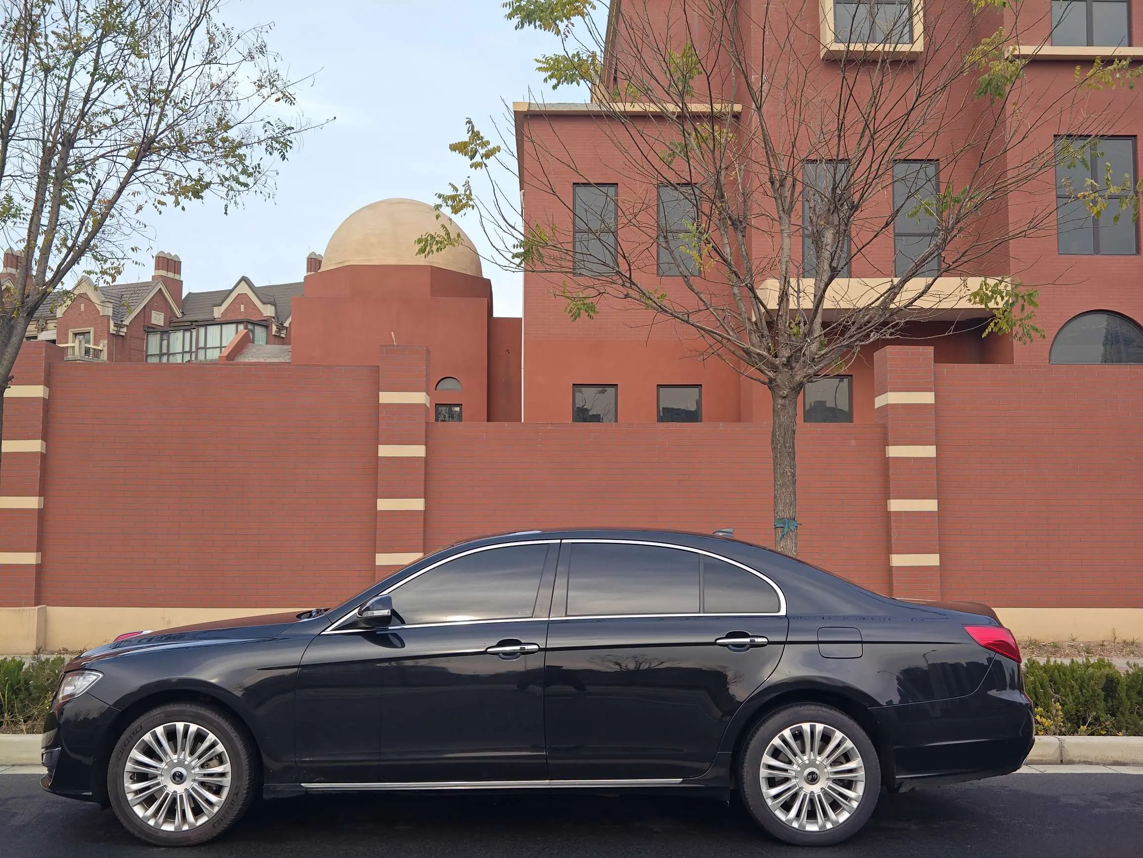 Hongqi H7  из Китая