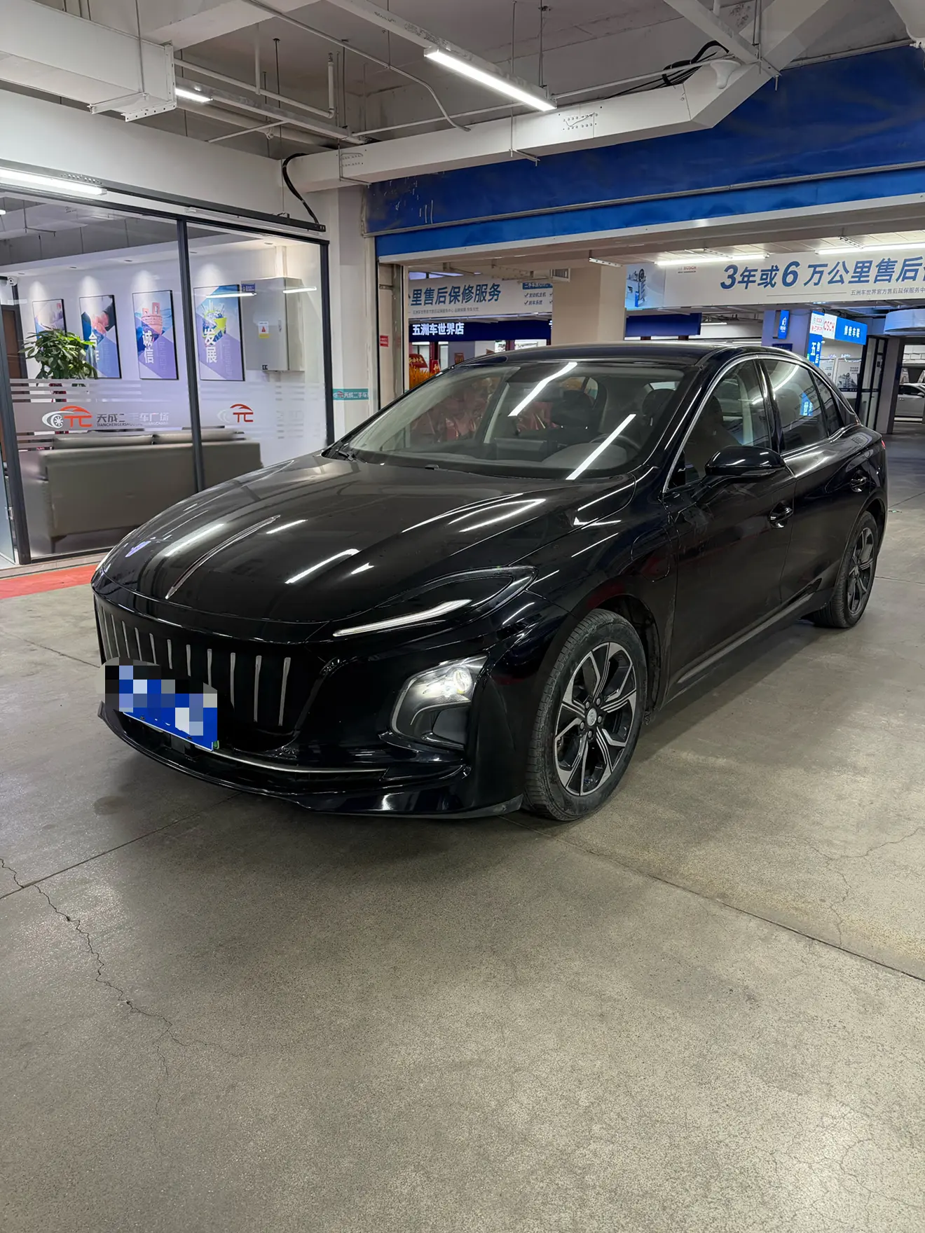 Hongqi E-QM5  из Китая