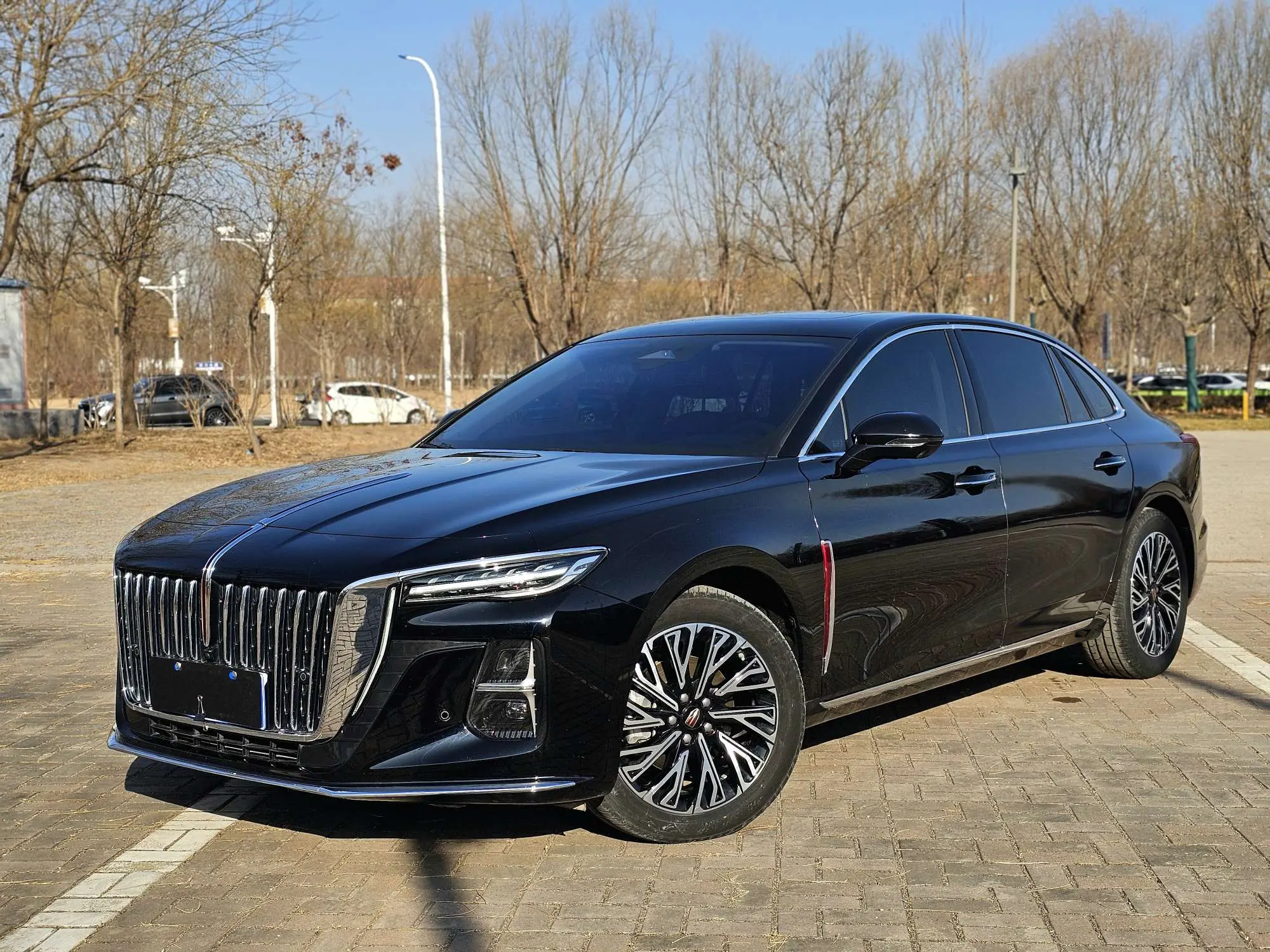 Hongqi H5  из Китая