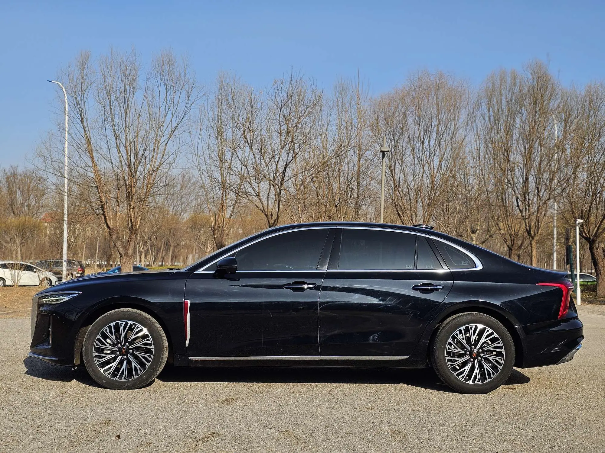 Hongqi H5  из Китая