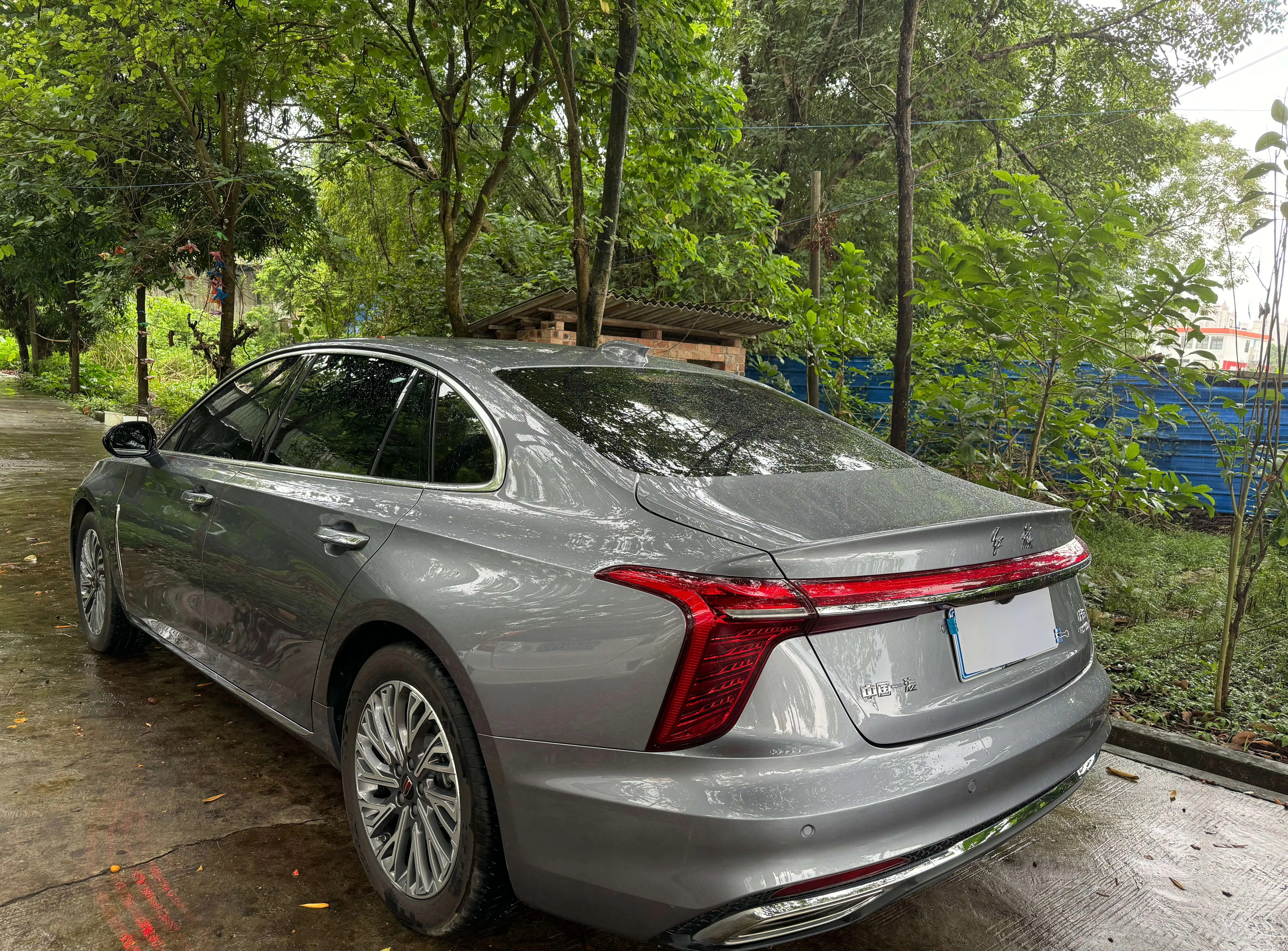 Hongqi H5  из Китая