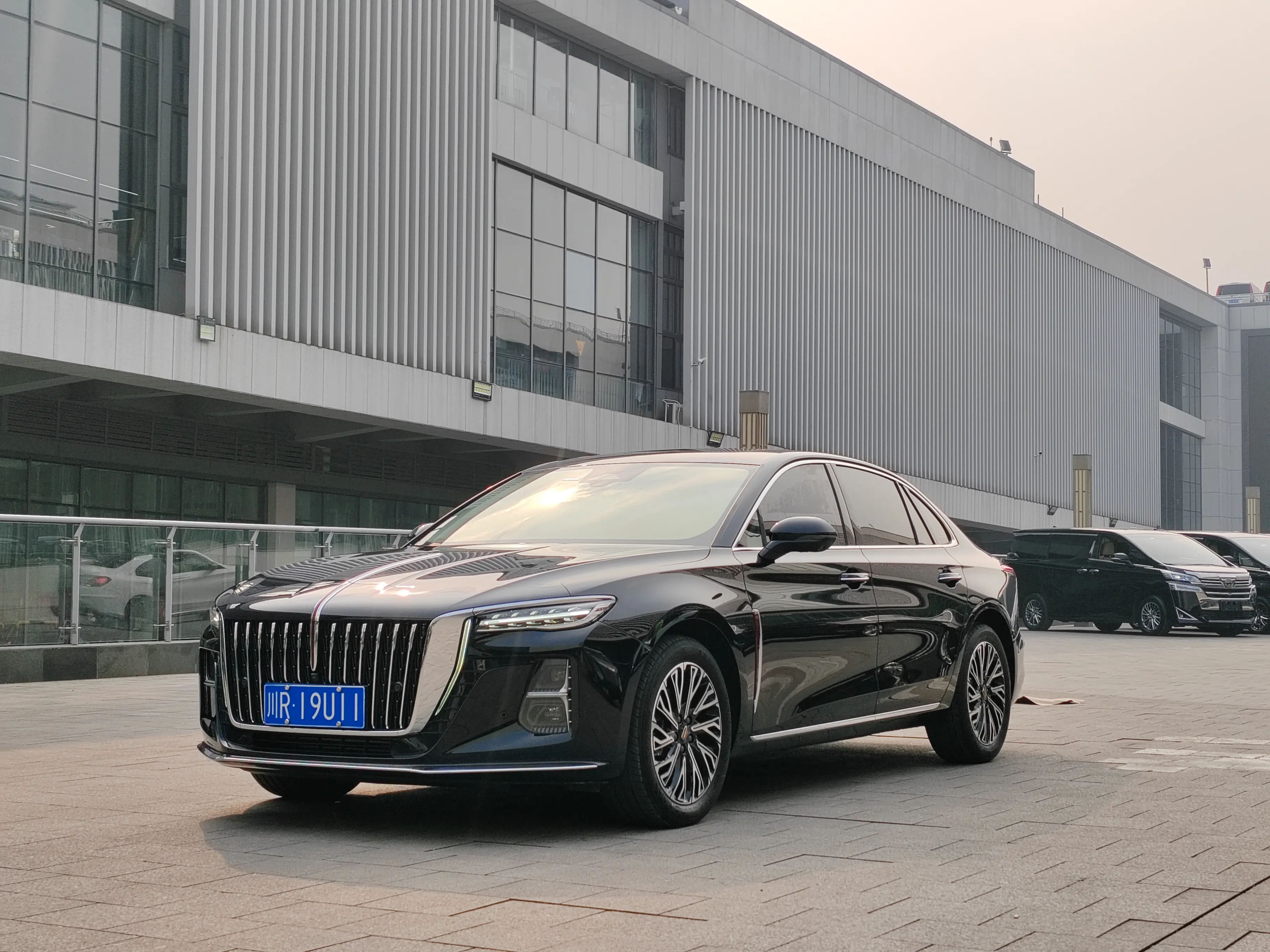 Hongqi H5  из Китая
