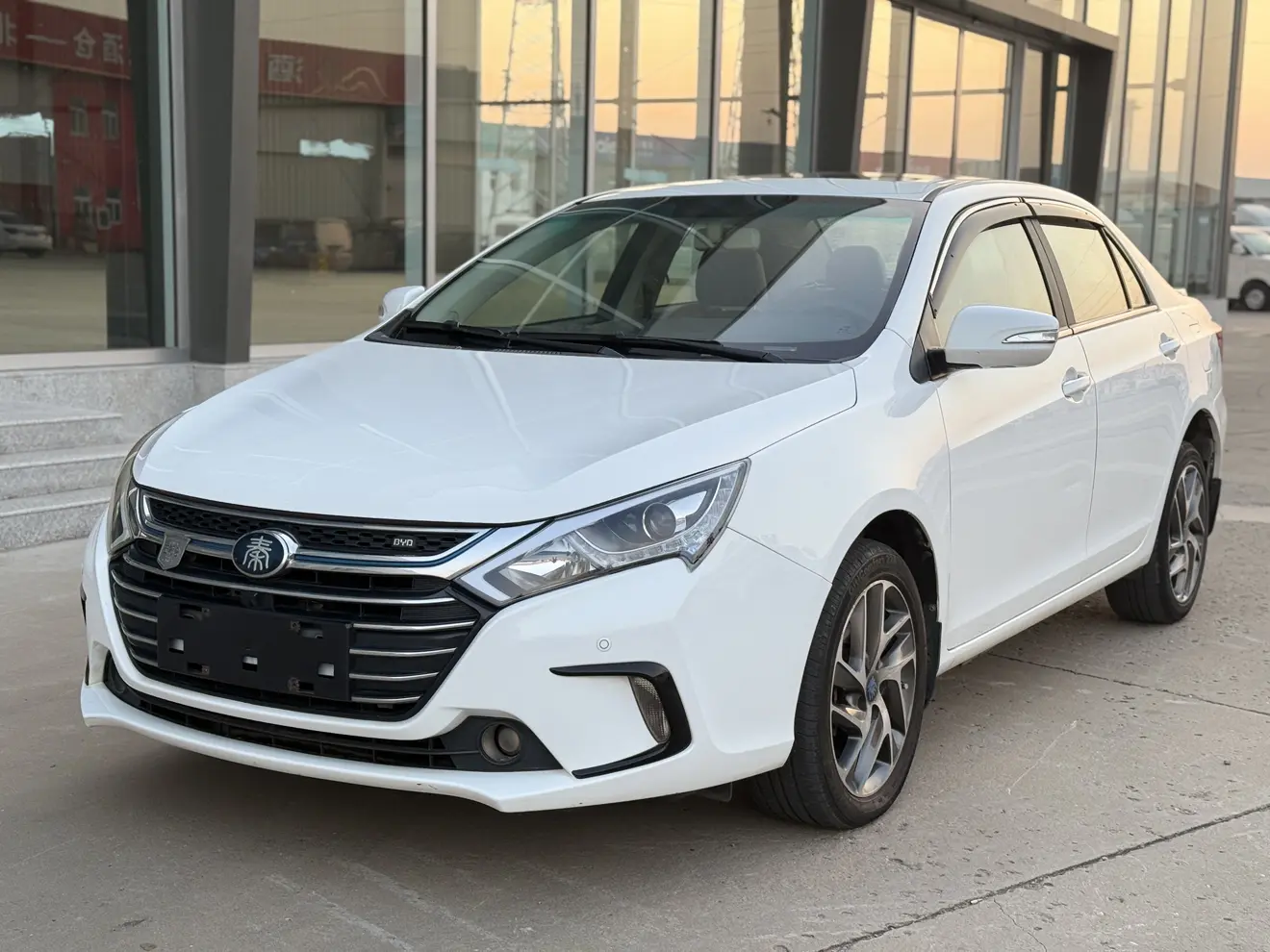 BYD Qin DM  из Китая